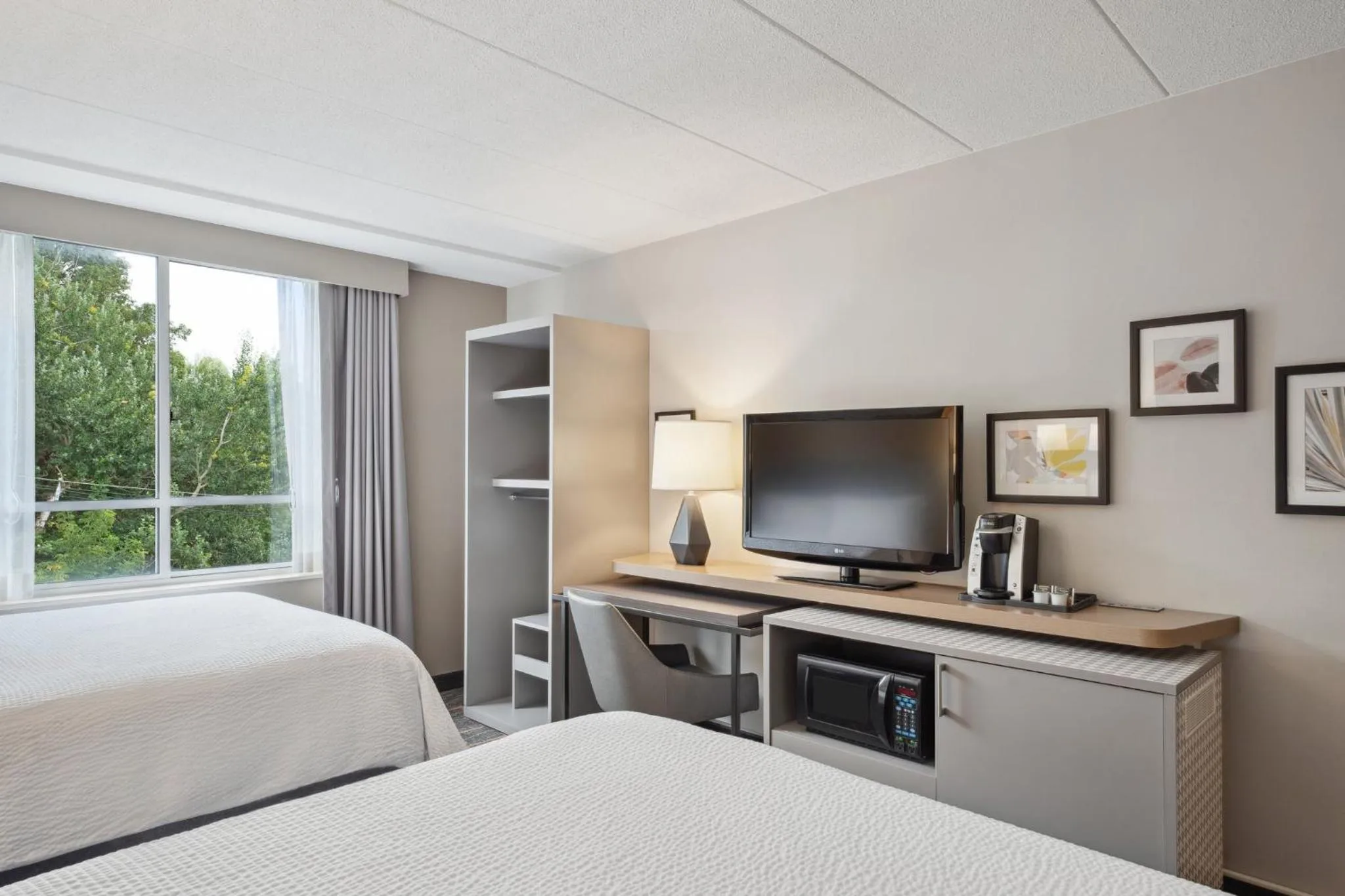 Photo of the whole room, Bed in Holiday Inn Portsmouth by IHG