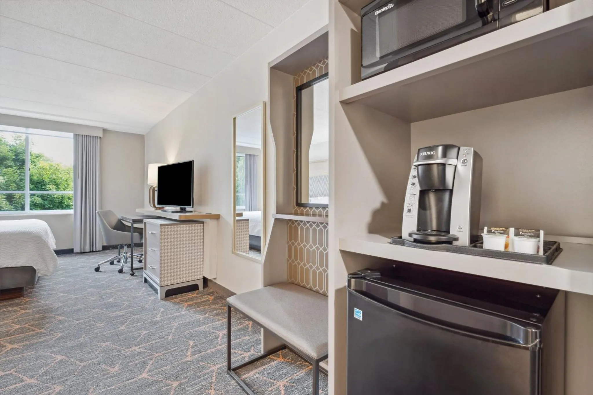 Photo of the whole room, Bed in Holiday Inn Portsmouth by IHG