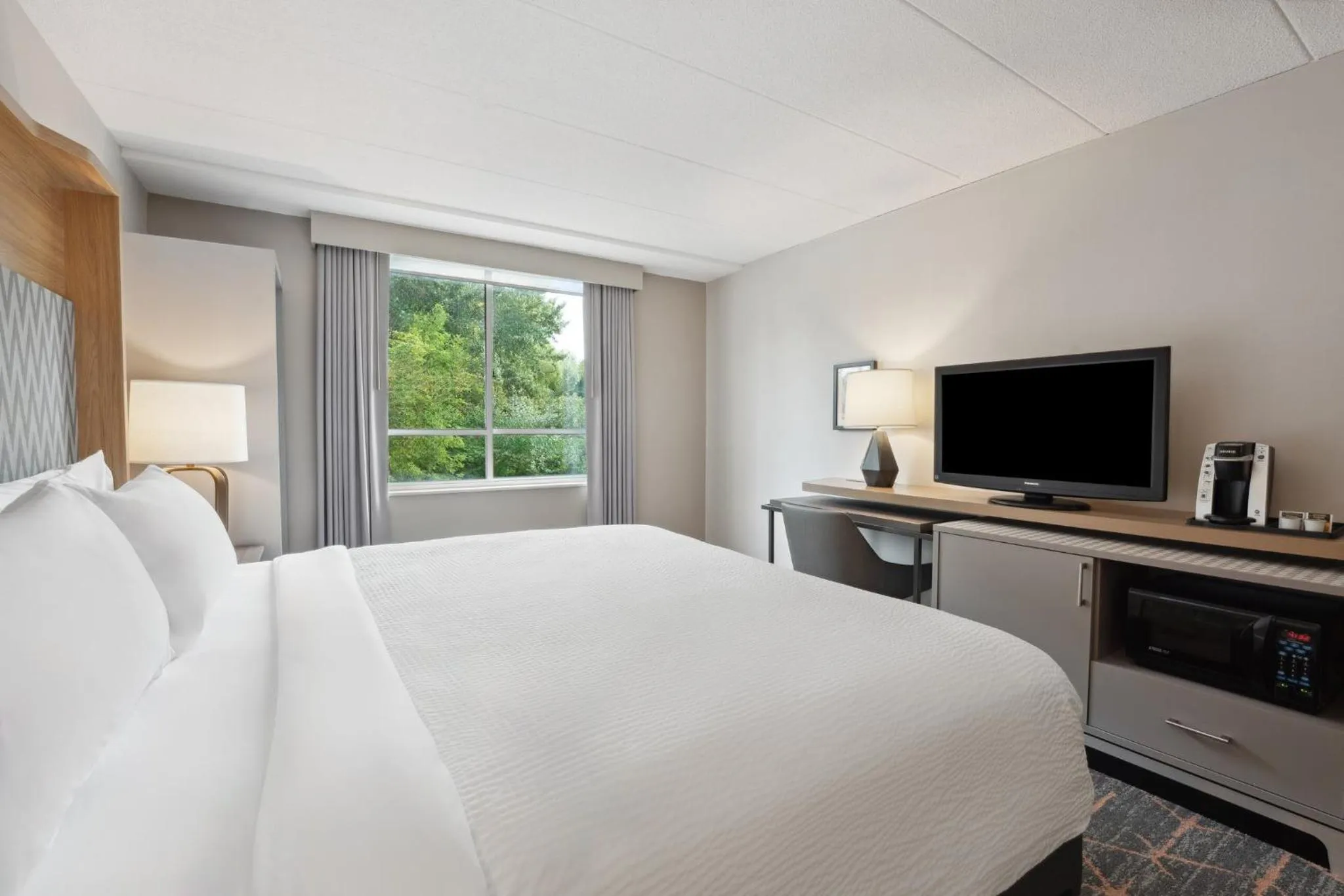 Photo of the whole room, Bed in Holiday Inn Portsmouth by IHG