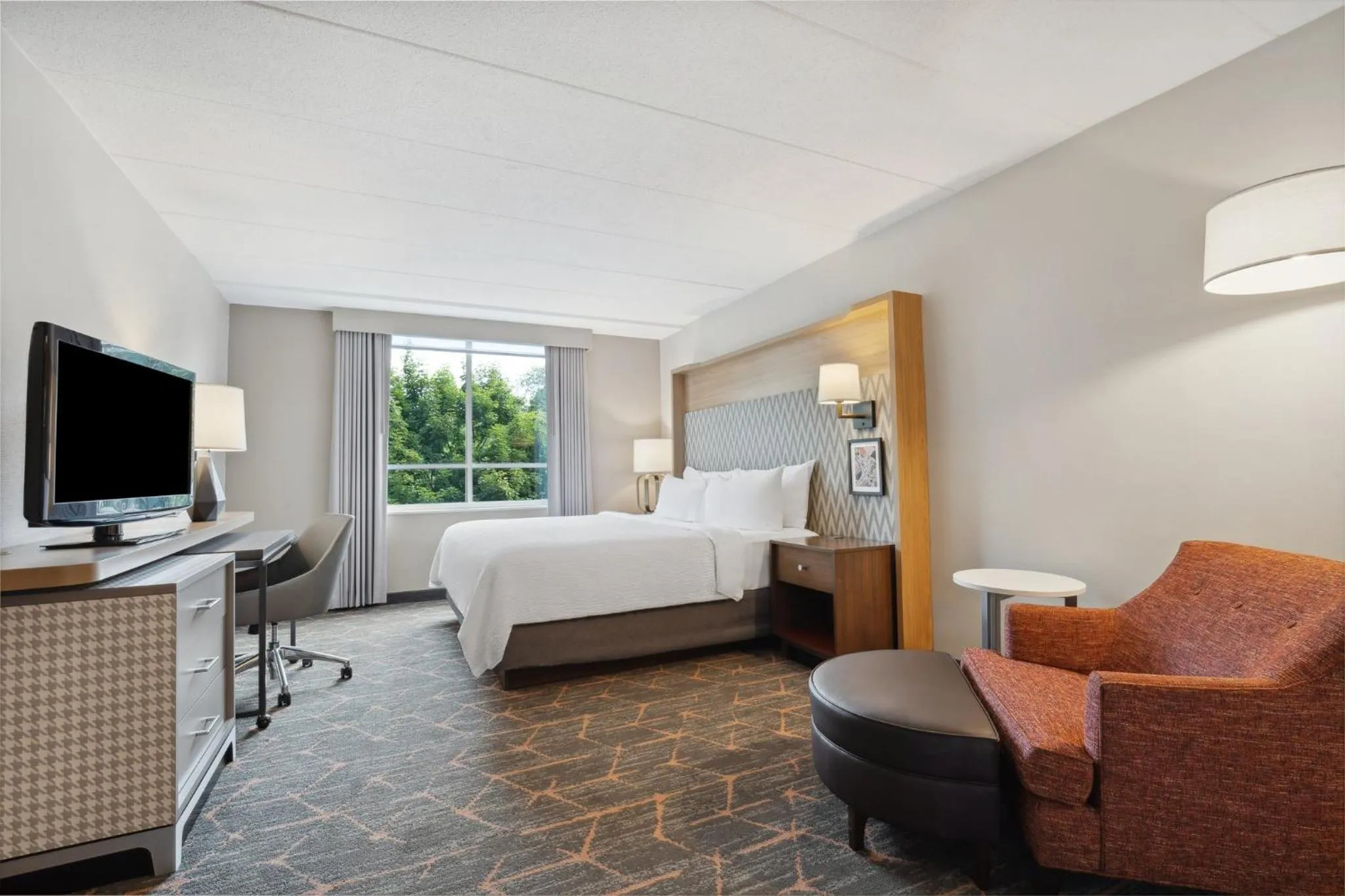 Photo of the whole room, Bed in Holiday Inn Portsmouth by IHG