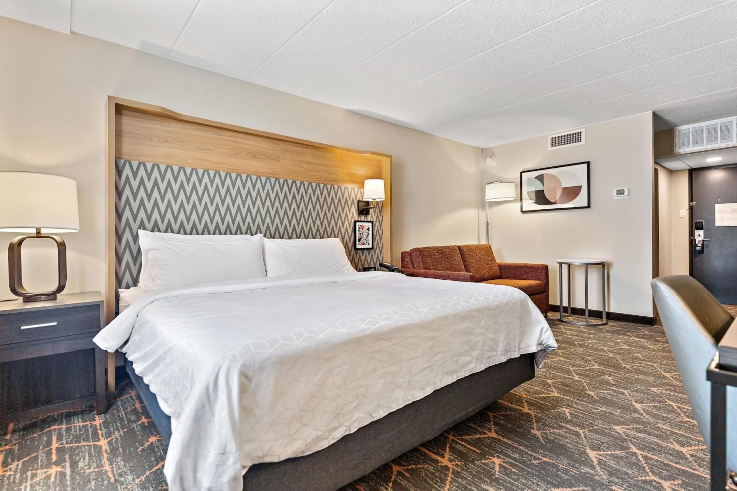 Photo of the whole room, Bed in Holiday Inn Portsmouth by IHG