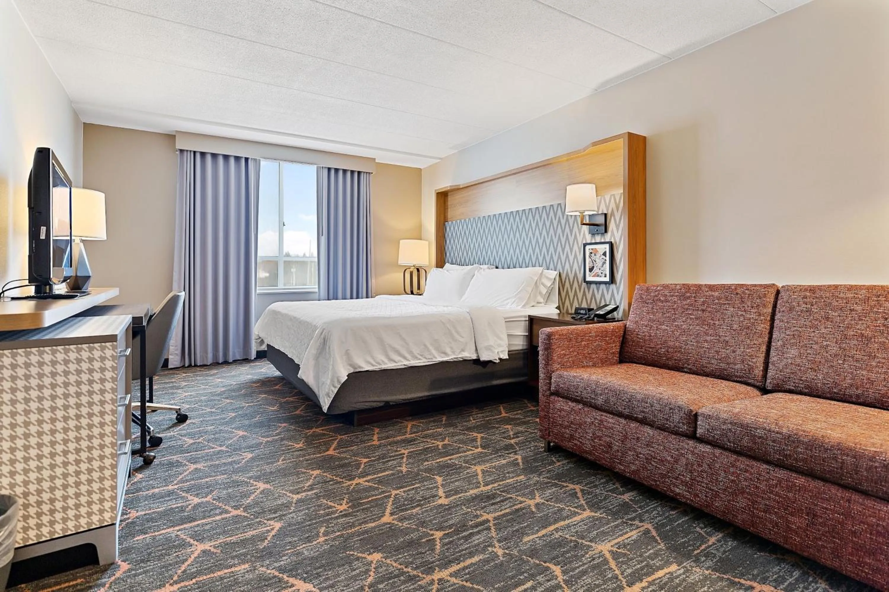 Photo of the whole room, Bed in Holiday Inn Portsmouth by IHG