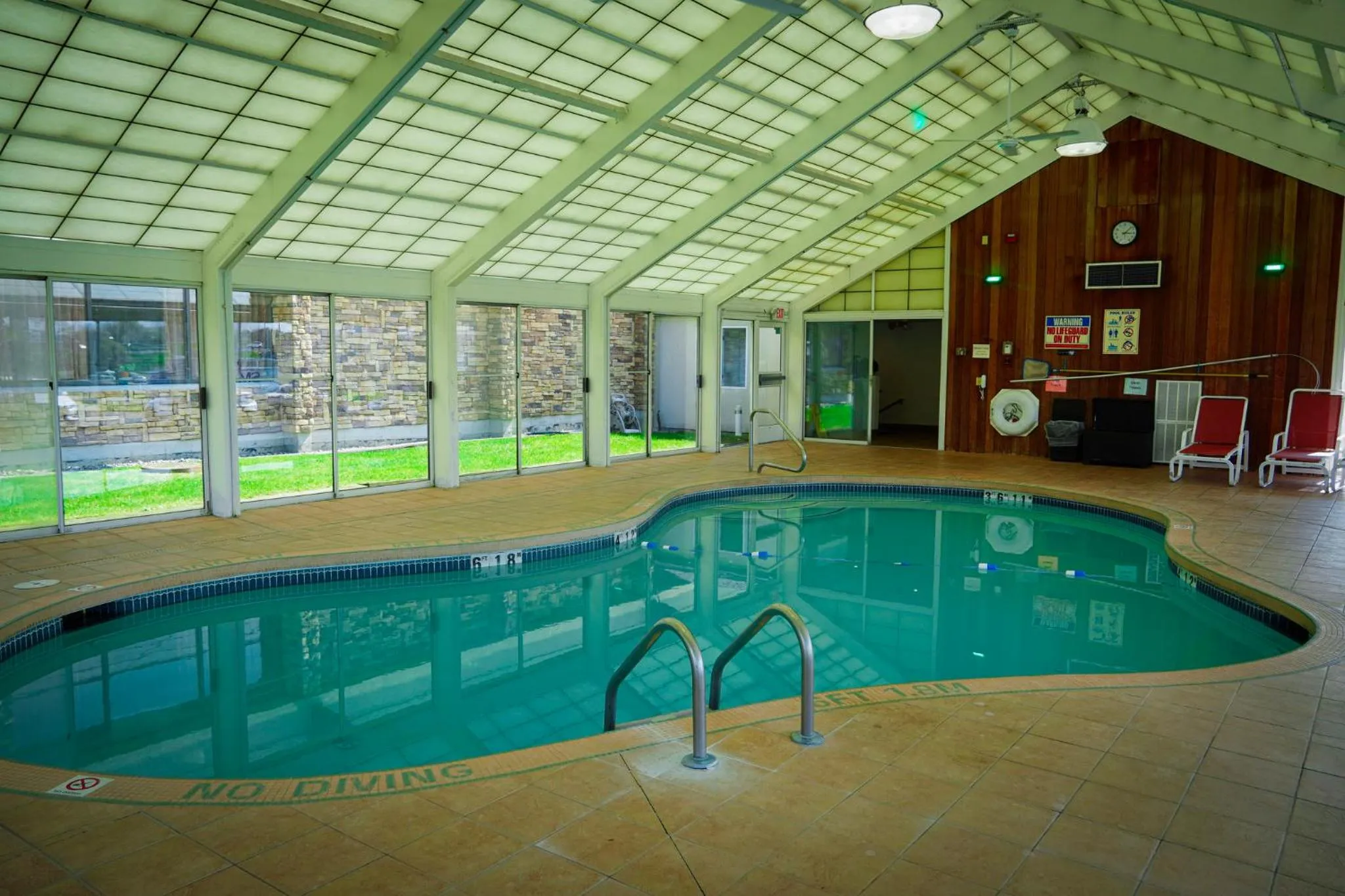 Swimming pool in Holiday Inn Portsmouth by IHG