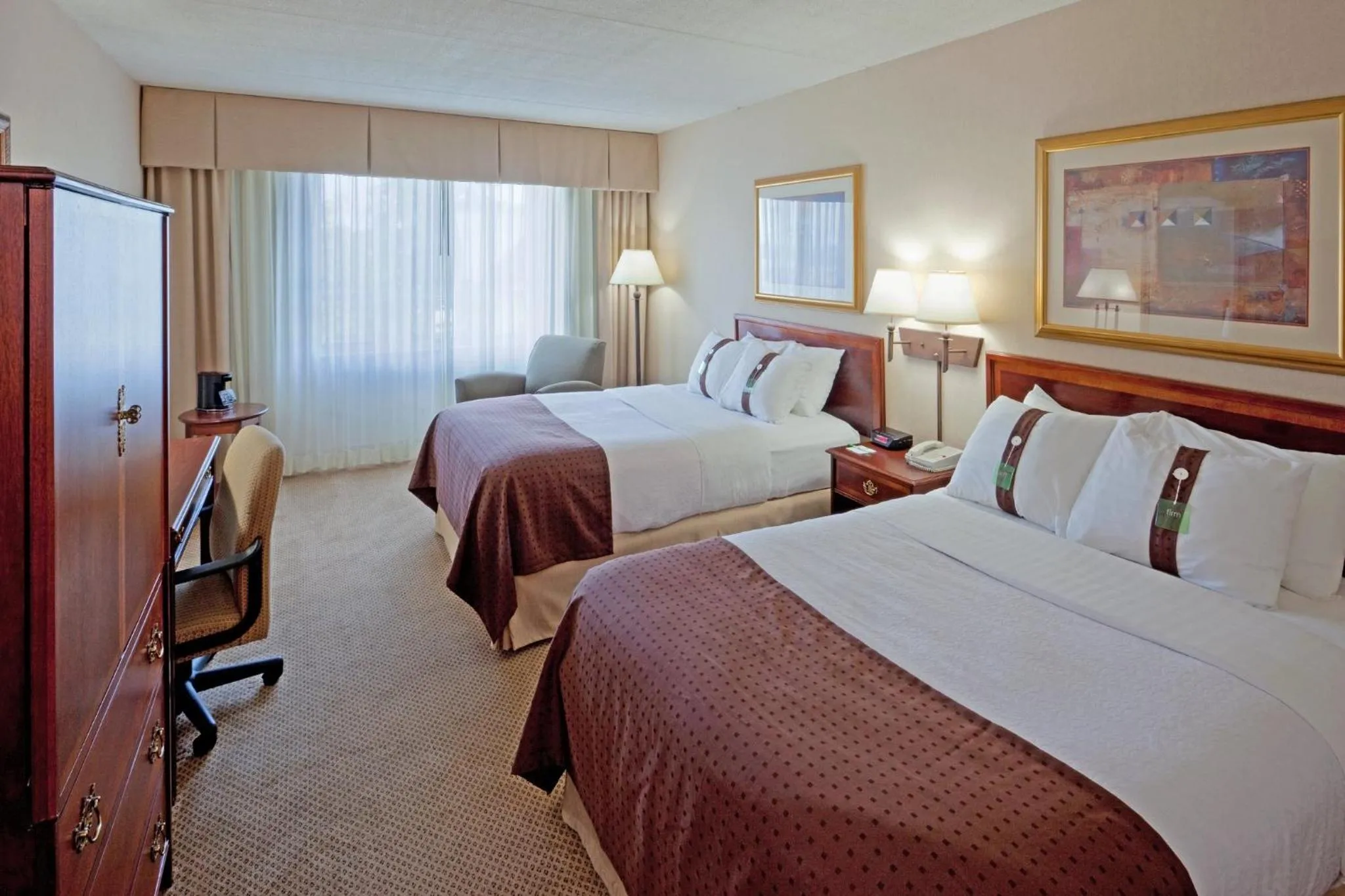 Photo of the whole room, Bed in Holiday Inn Portsmouth by IHG