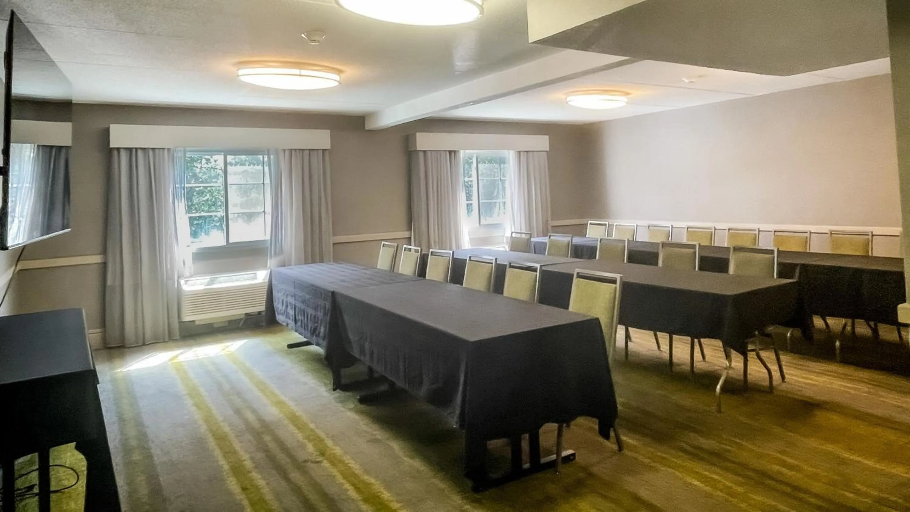 Meeting/conference room in Holiday Inn Salem by IHG