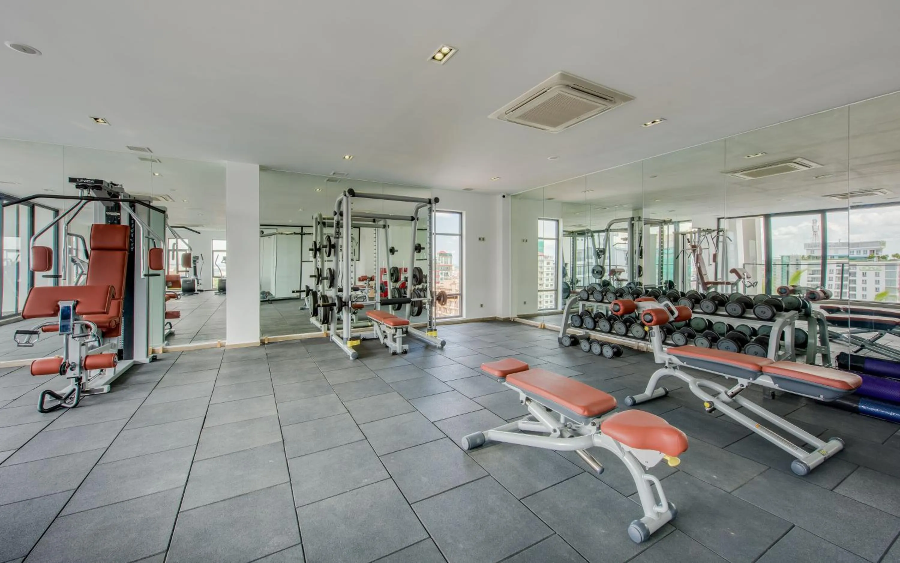 Fitness centre/facilities in Mansion 51 Hotel & Apartment