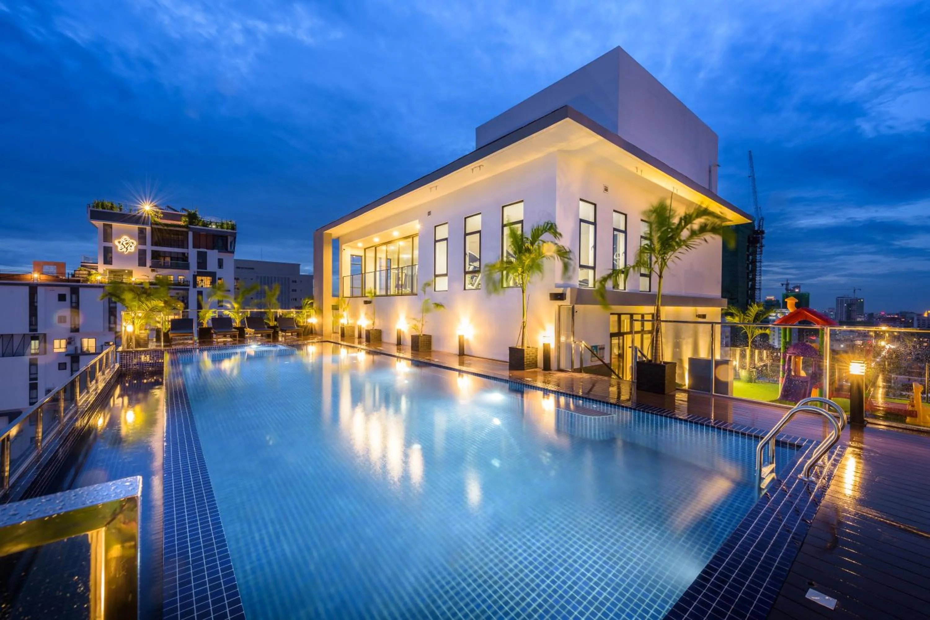 Swimming pool in Mansion 51 Hotel & Apartment