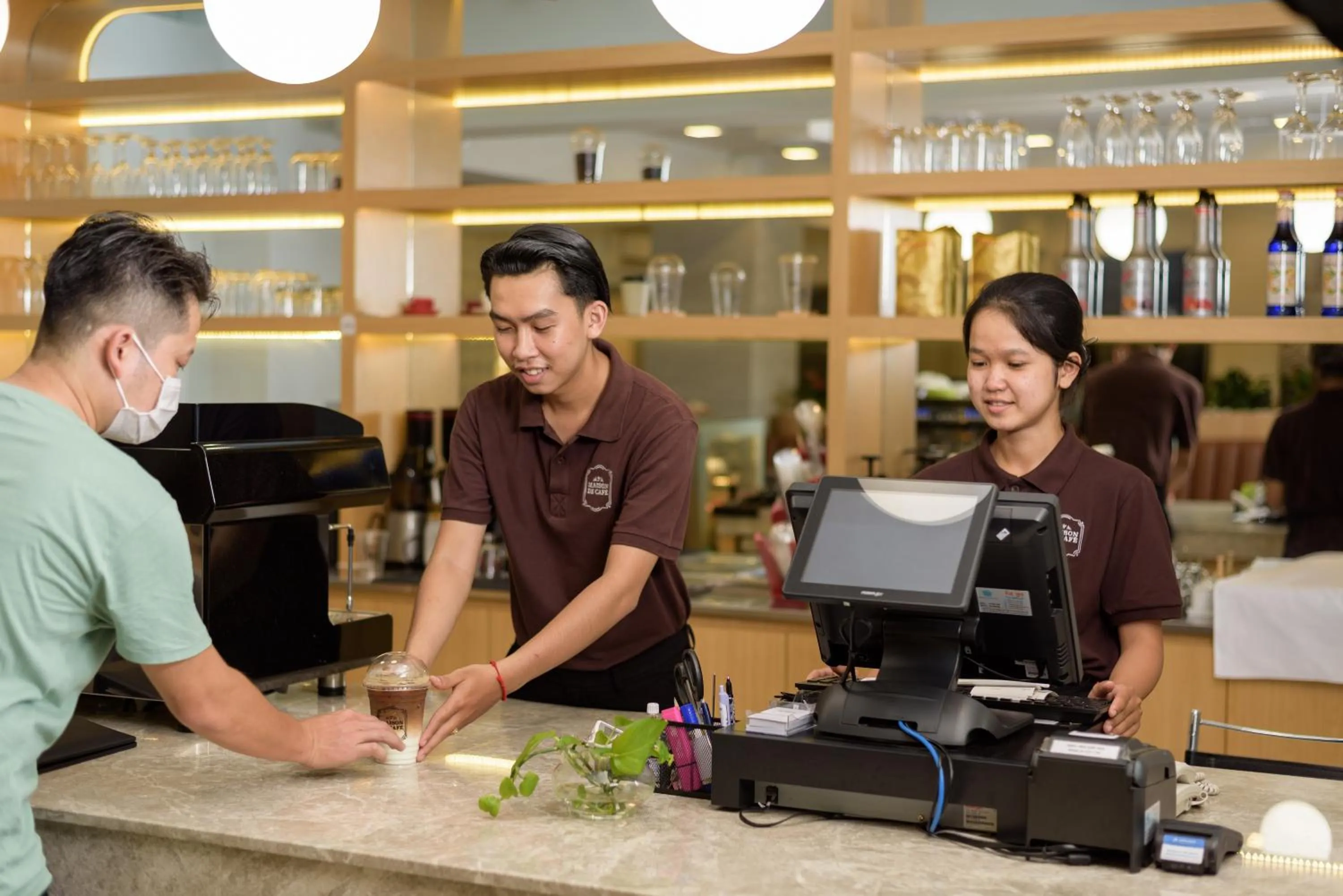 Restaurant/places to eat in Mansion 51 Hotel & Apartment