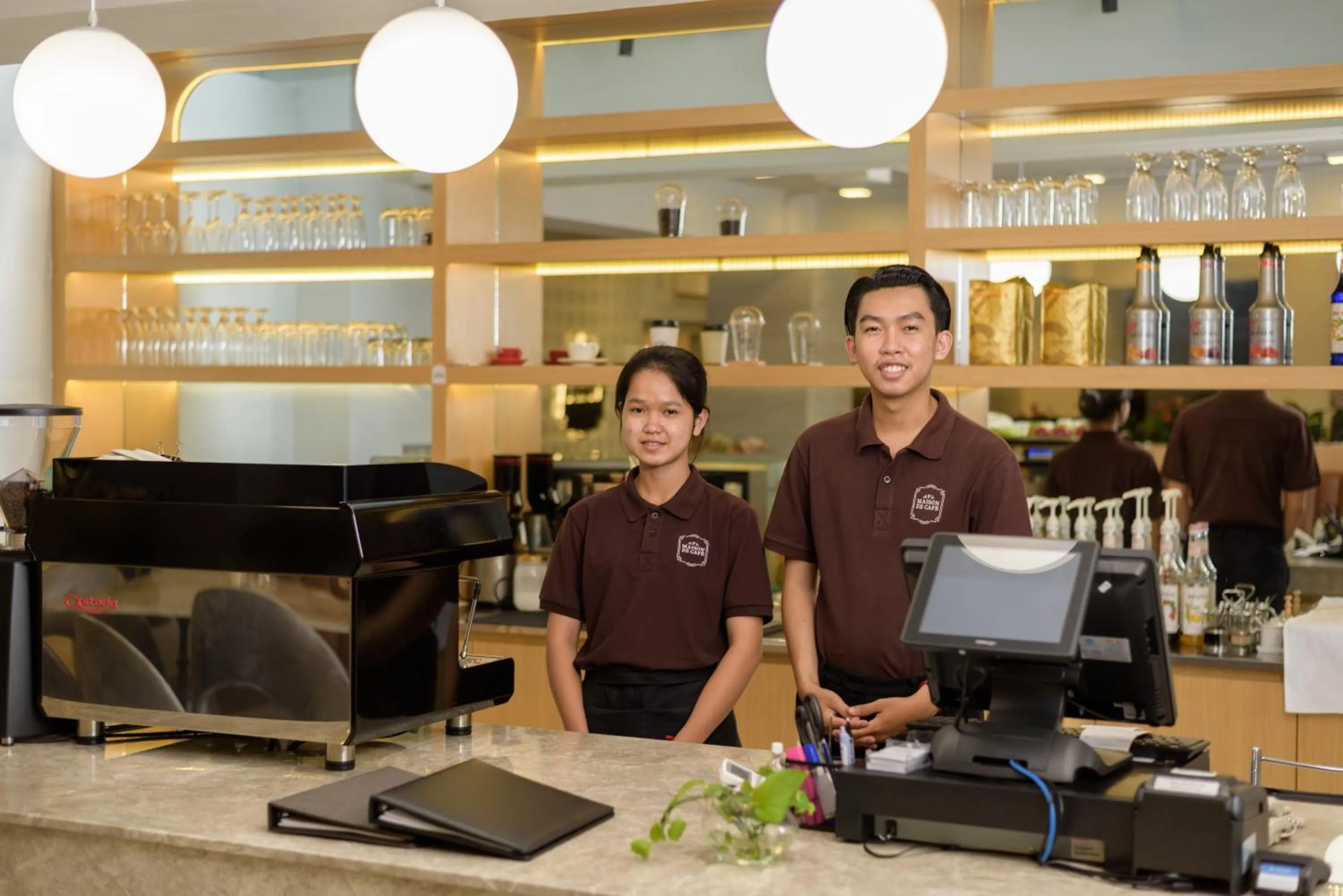 Restaurant/places to eat in Mansion 51 Hotel & Apartment