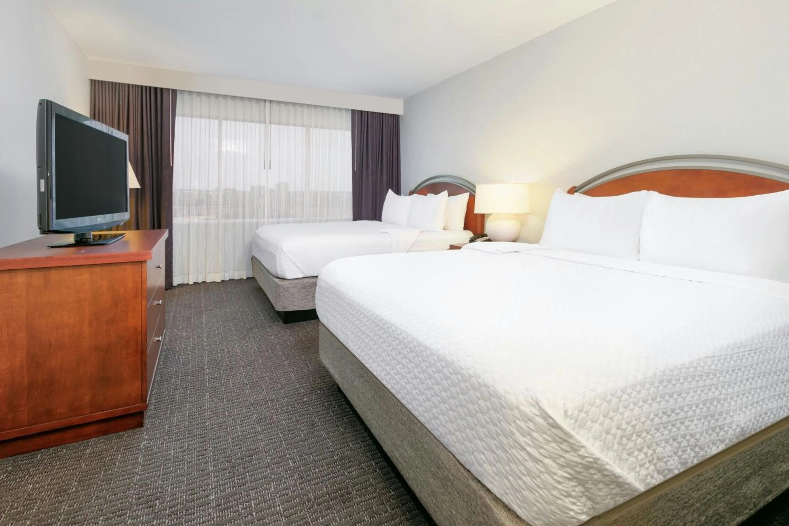 Photo of the whole room, Bed in The Lamar