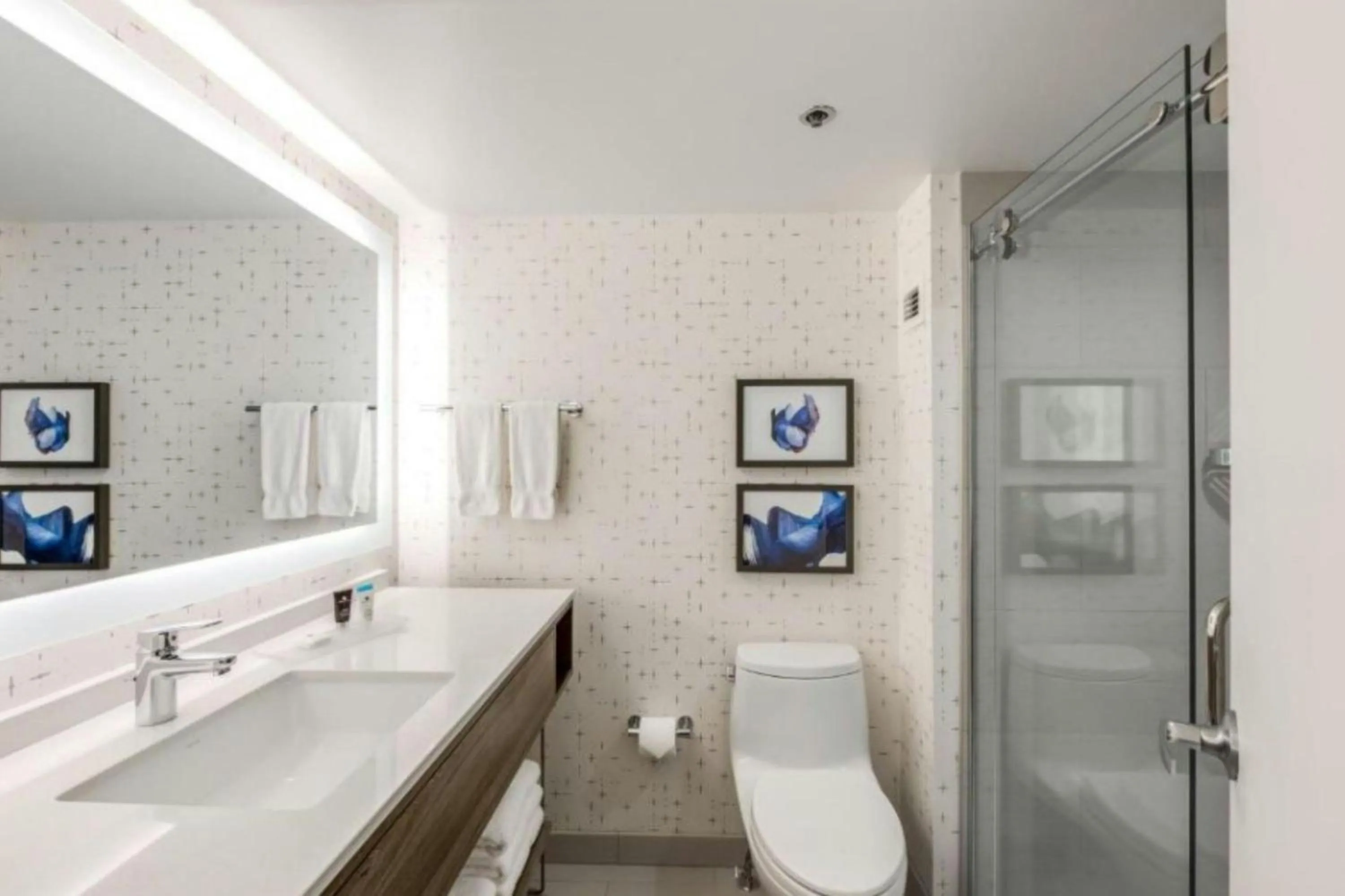 Bathroom in The Lamar