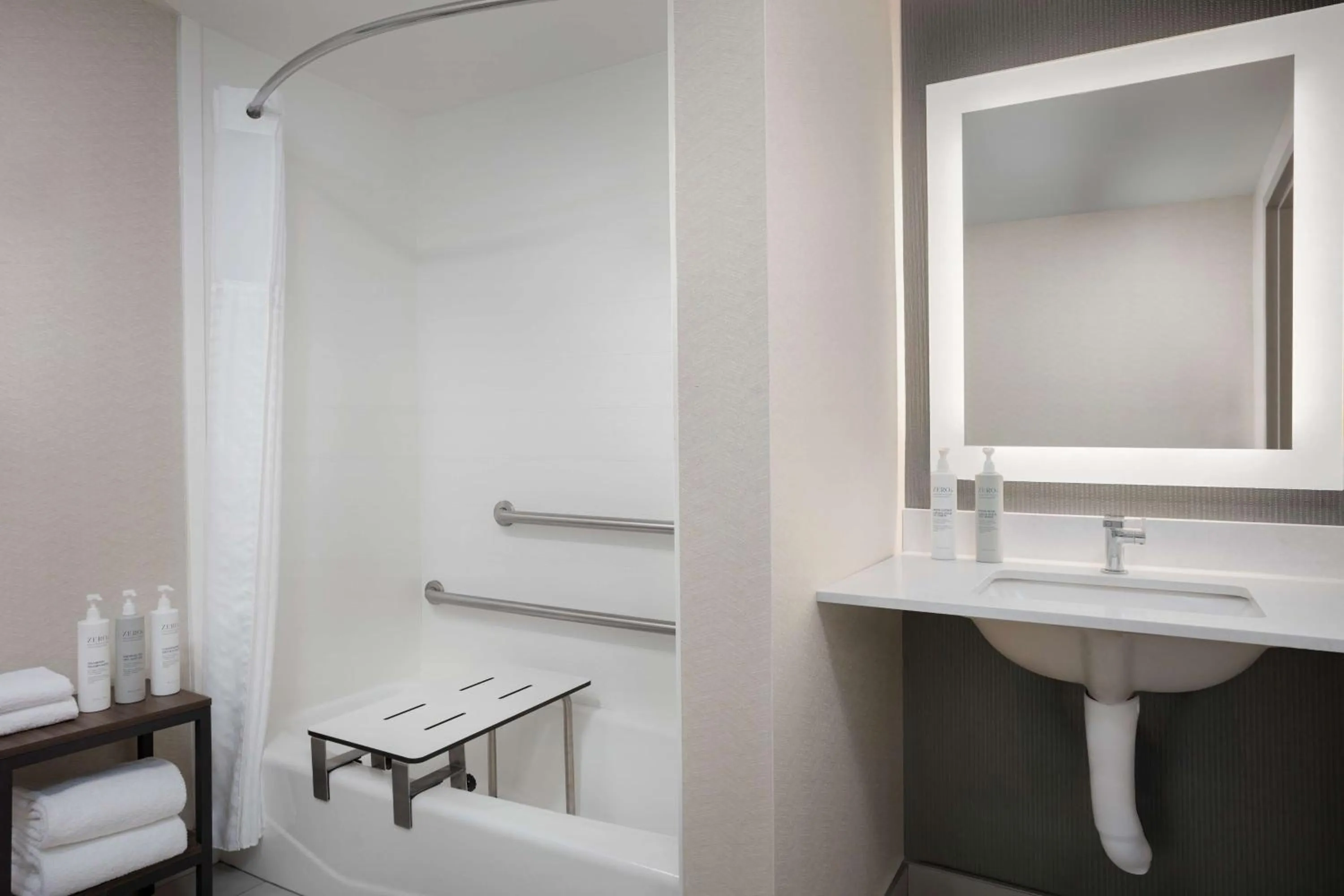 Bathroom in Hilton Garden Inn Tuscaloosa