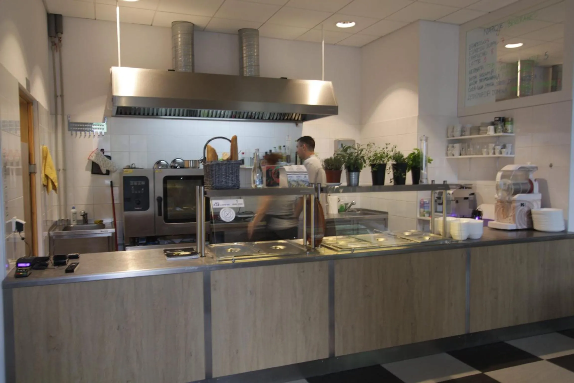 Restaurant/places to eat in Dom Pomocy Studentom