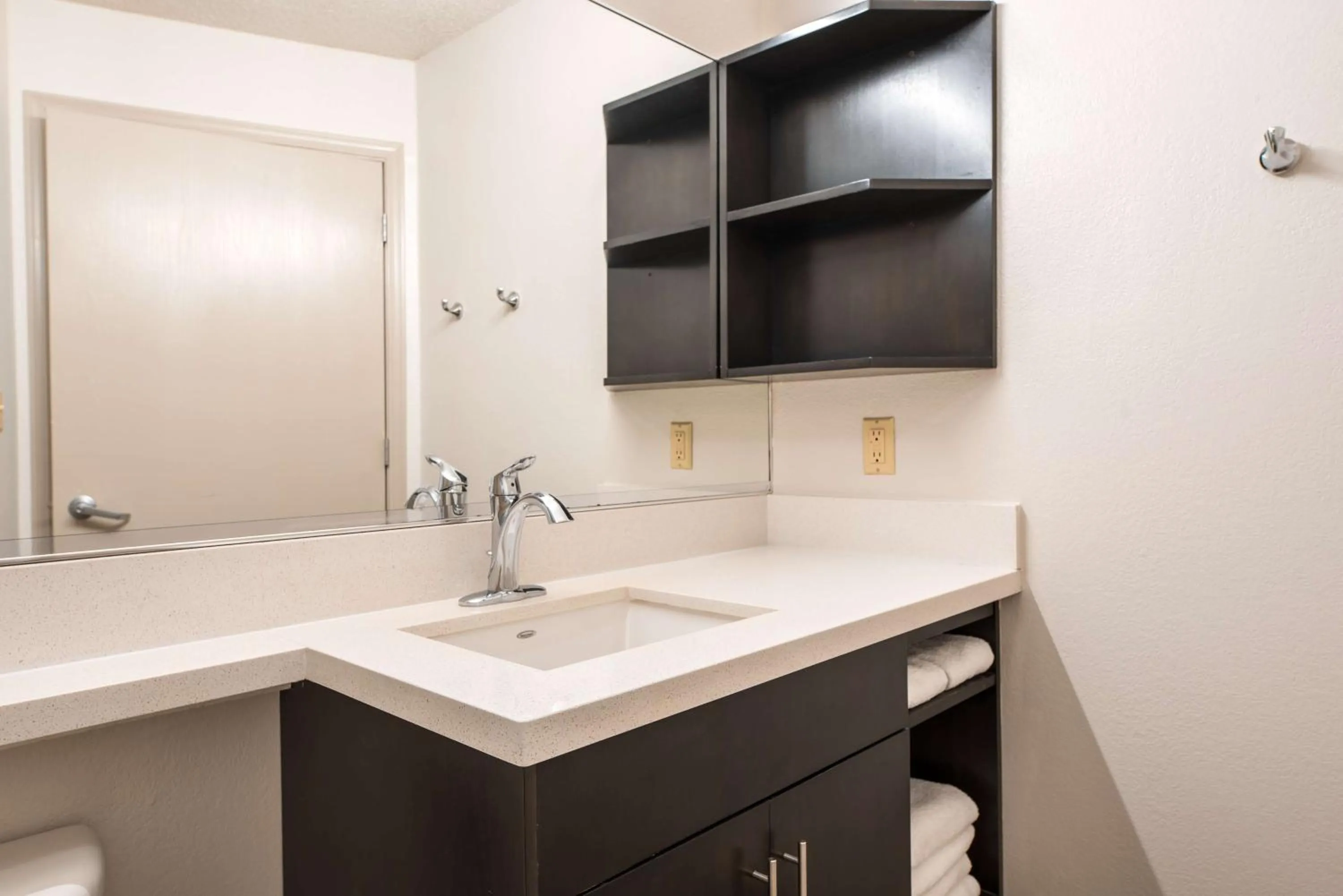 Bathroom in Sonesta Simply Suites Dallas Richardson