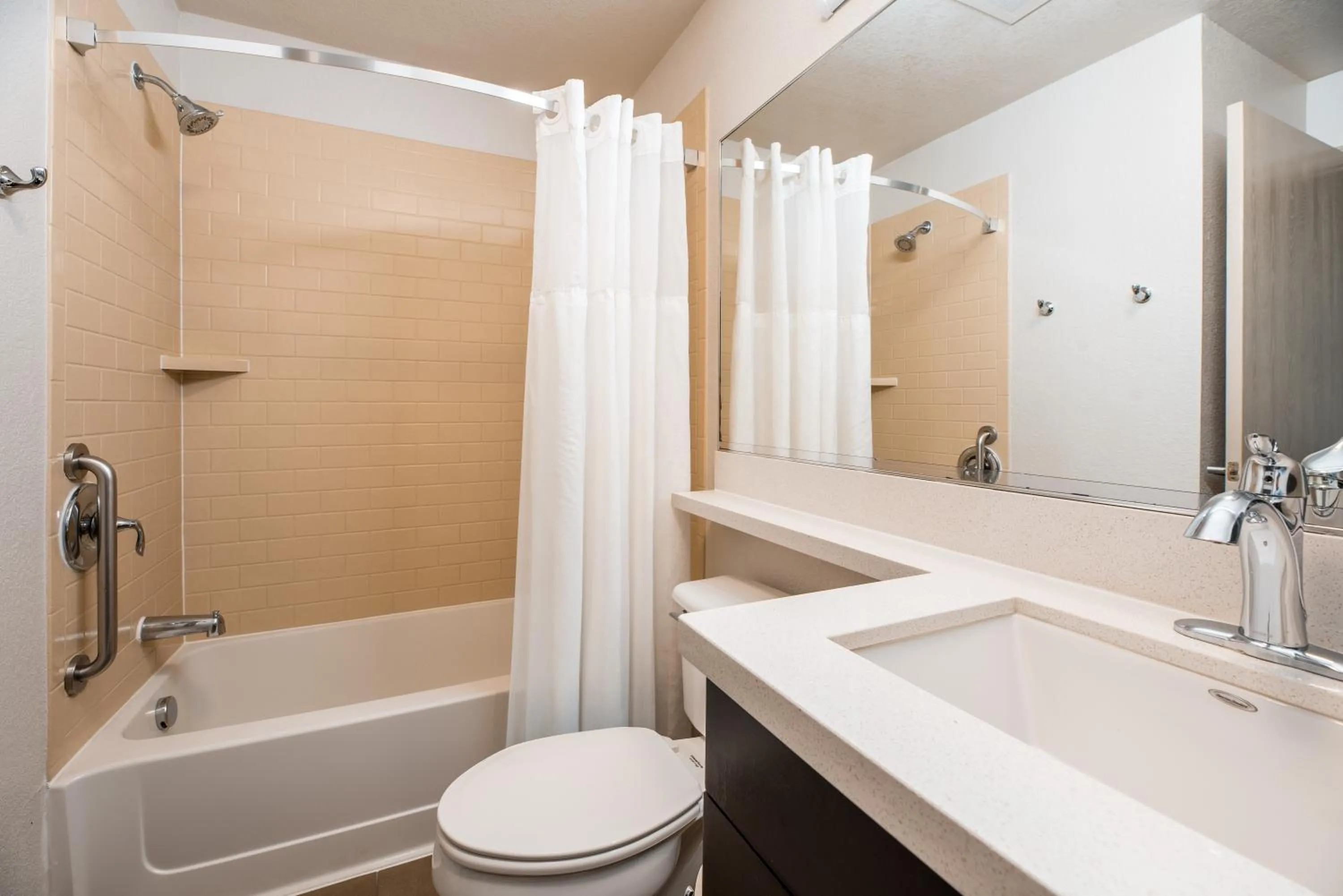 Shower in Sonesta Simply Suites Dallas Richardson