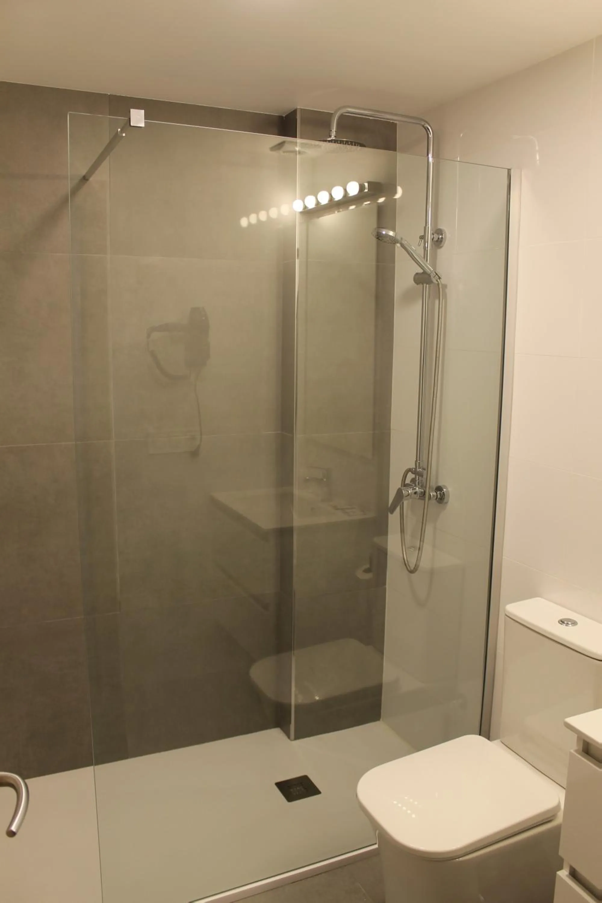 Shower in Hotel Hollywood