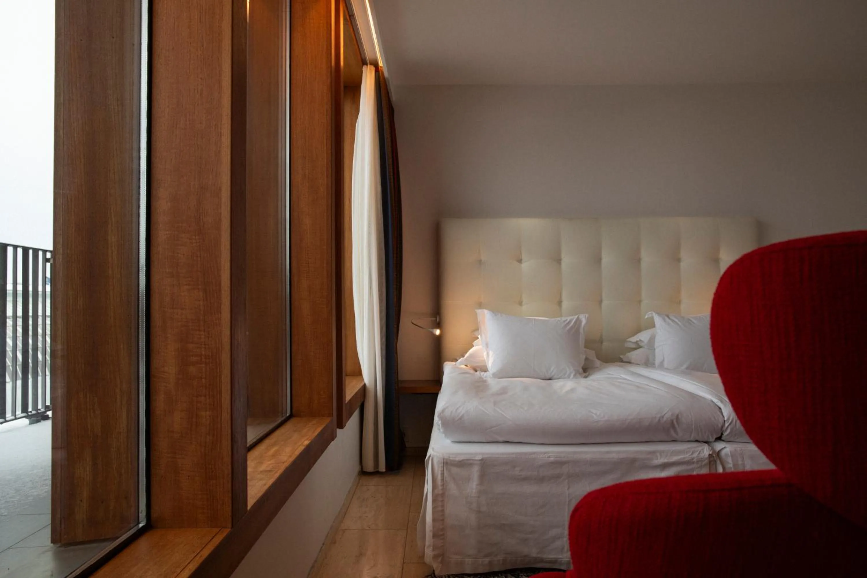 Bedroom, Bed in Avalon Hotel