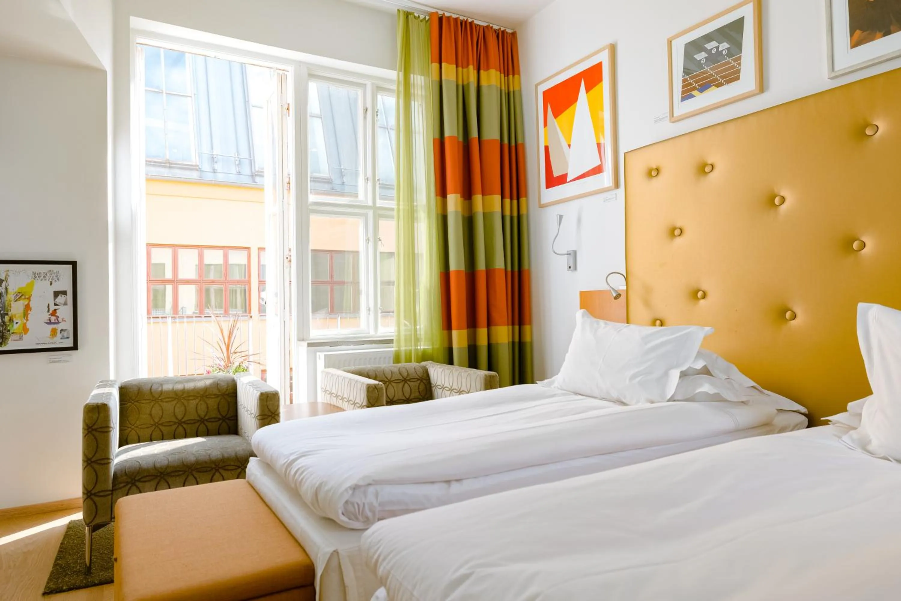 Bedroom, Bed in Avalon Hotel