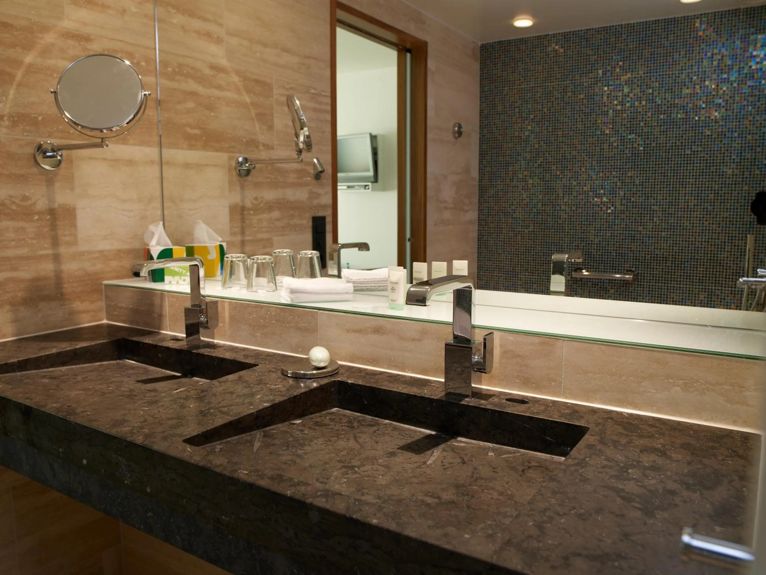 Bathroom in Avalon Hotel