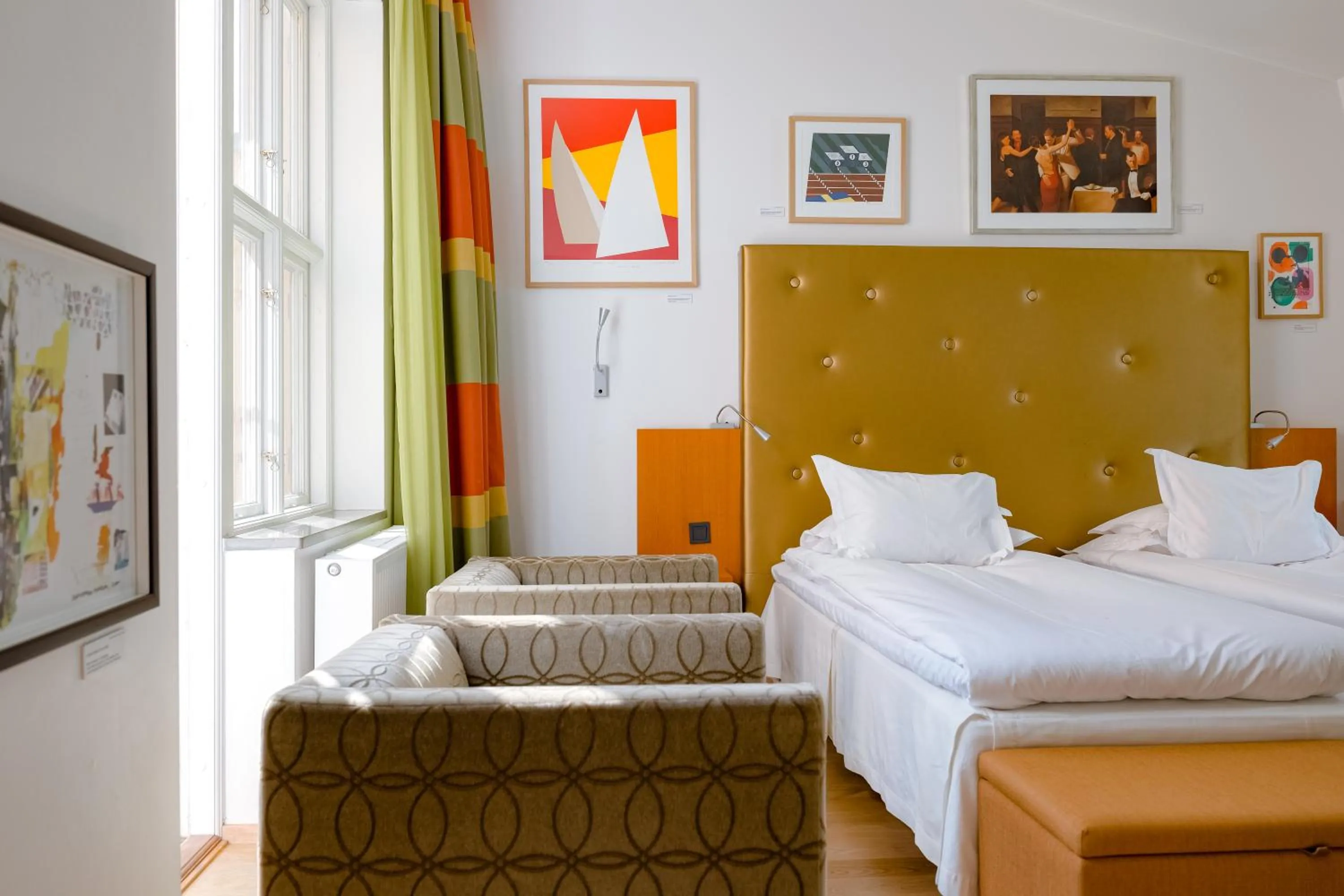 Bedroom, Bed in Avalon Hotel