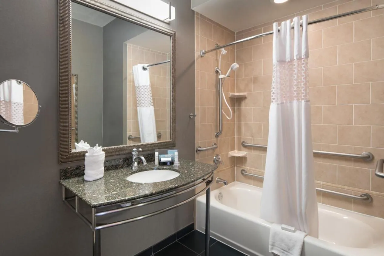 Bathroom in Hampton Inn and Suites Ogden