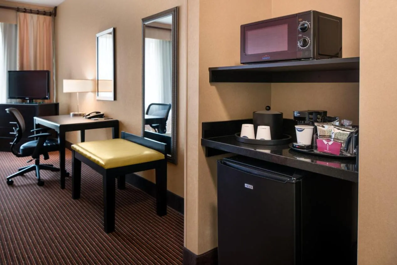 TV and multimedia in Hampton Inn and Suites Ogden