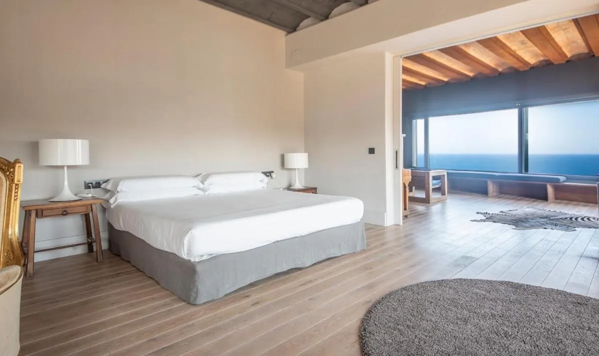 Bed in BYPILLOW Cap Sa Sal