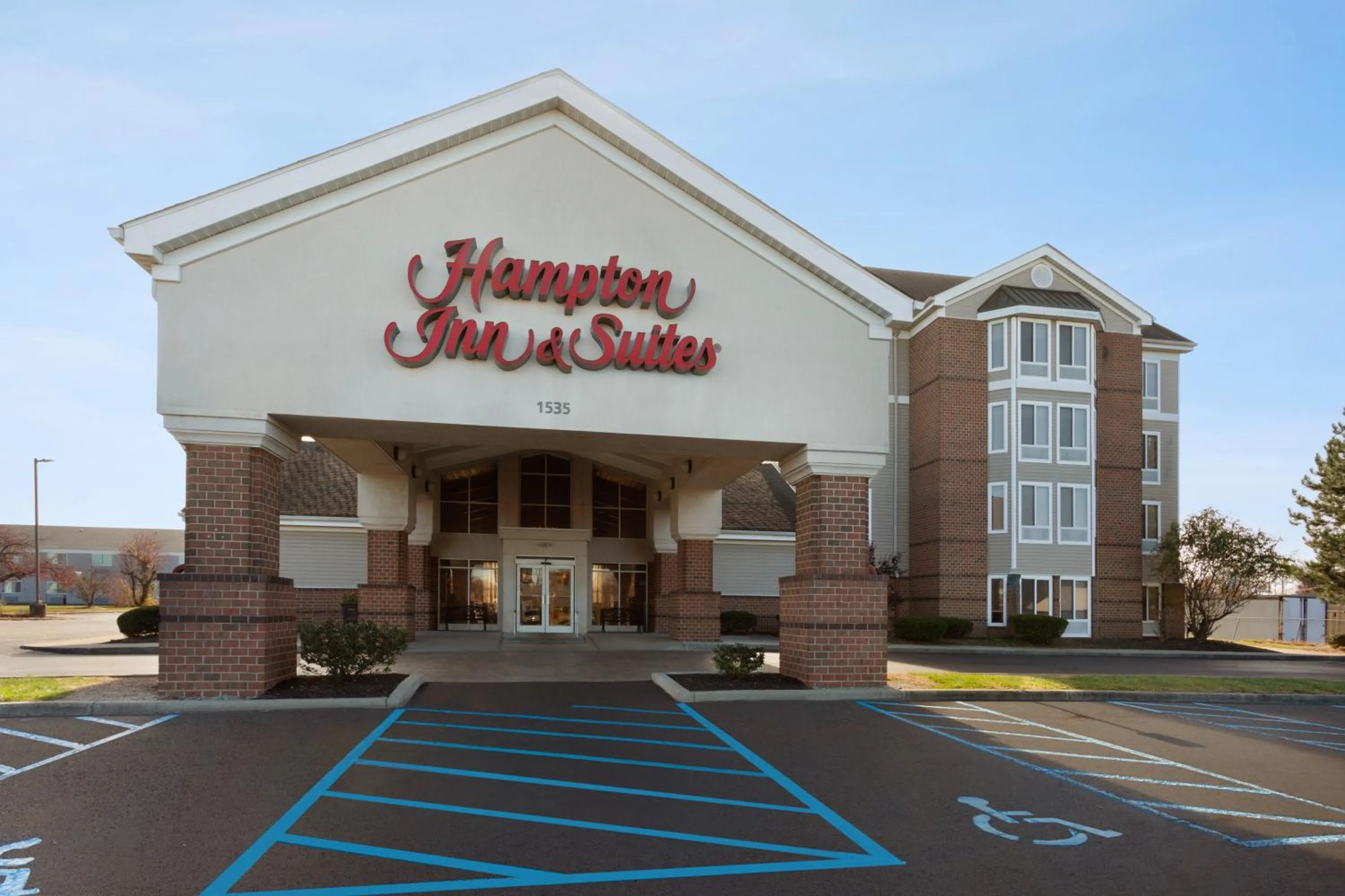 Property building in Hampton Inn & Suites Scottsburg