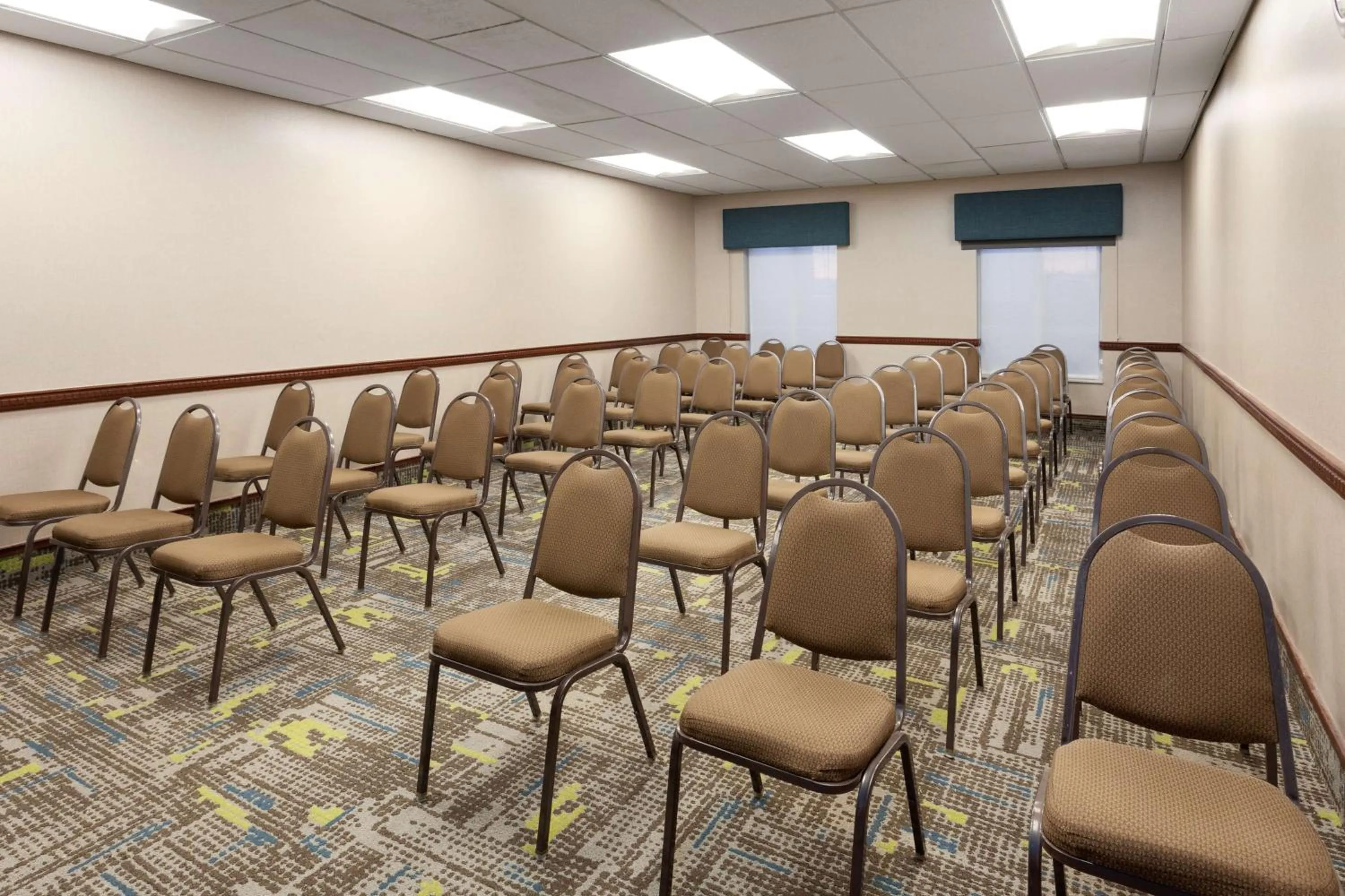 Meeting/conference room in Hampton Inn & Suites Scottsburg