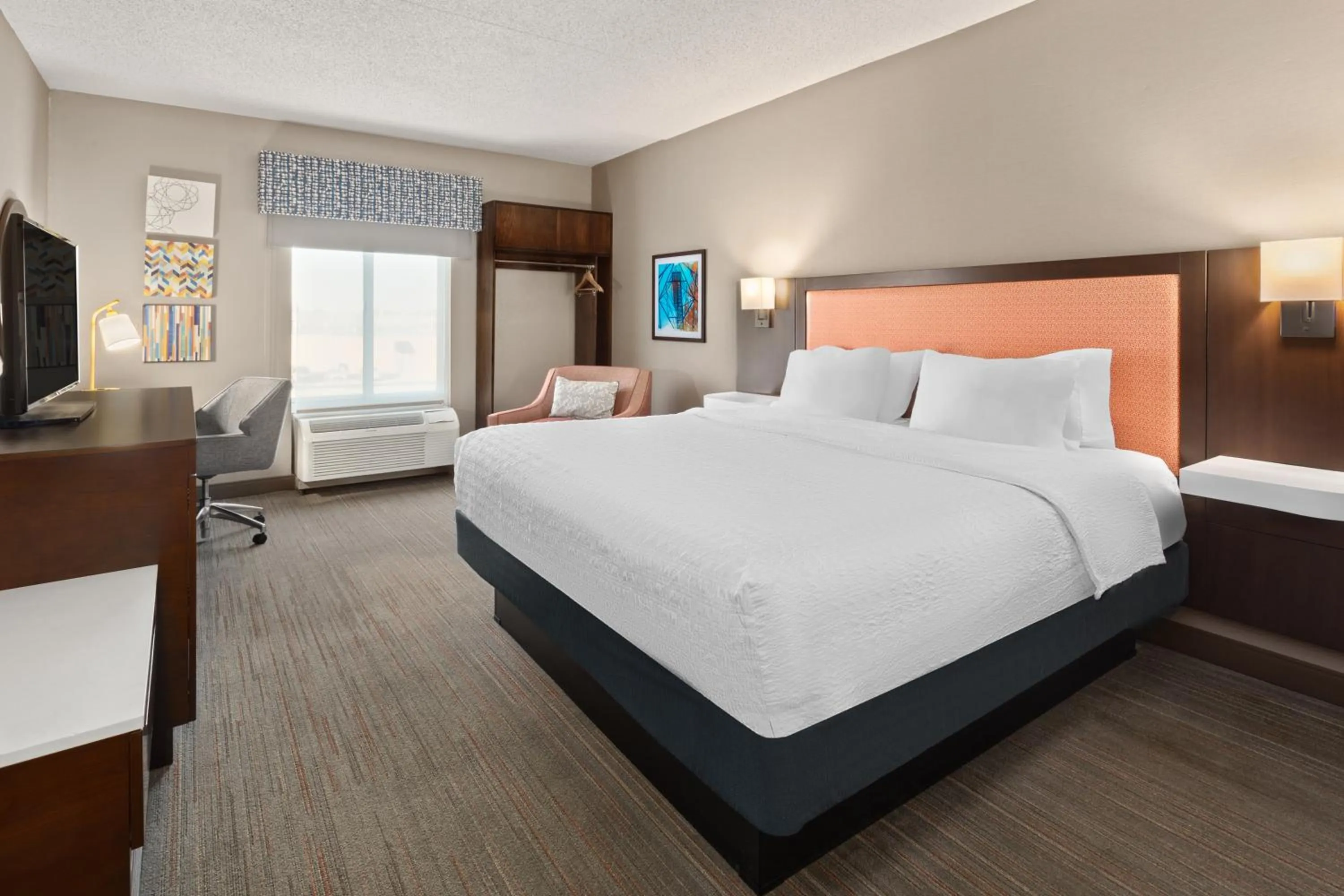 Bedroom, Bed in Hampton Inn & Suites Scottsburg