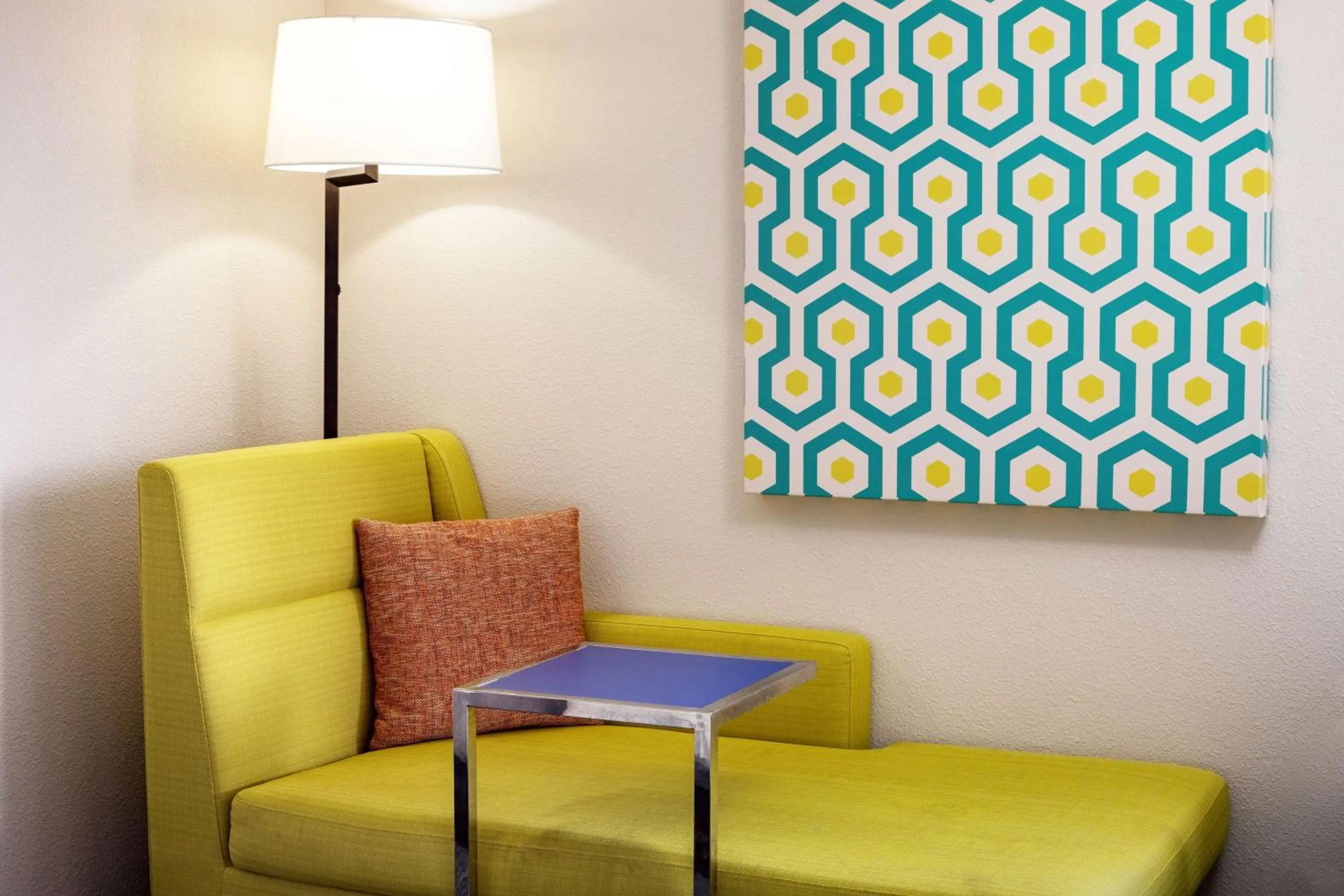 Living room in Hampton Inn & Suites Parker