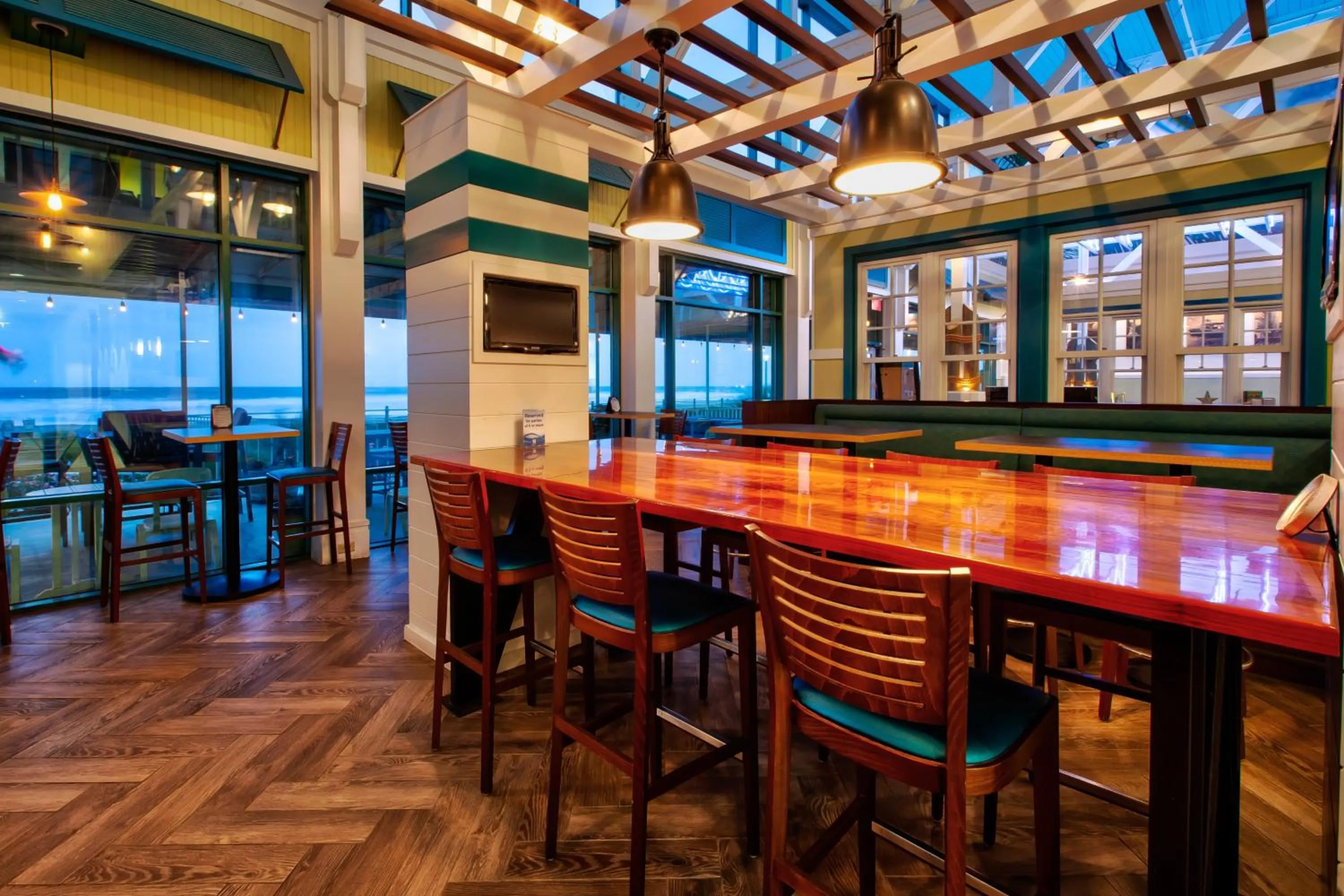 Lounge or bar in Holiday Inn Va Beach-Oceanside 21st St by IHG