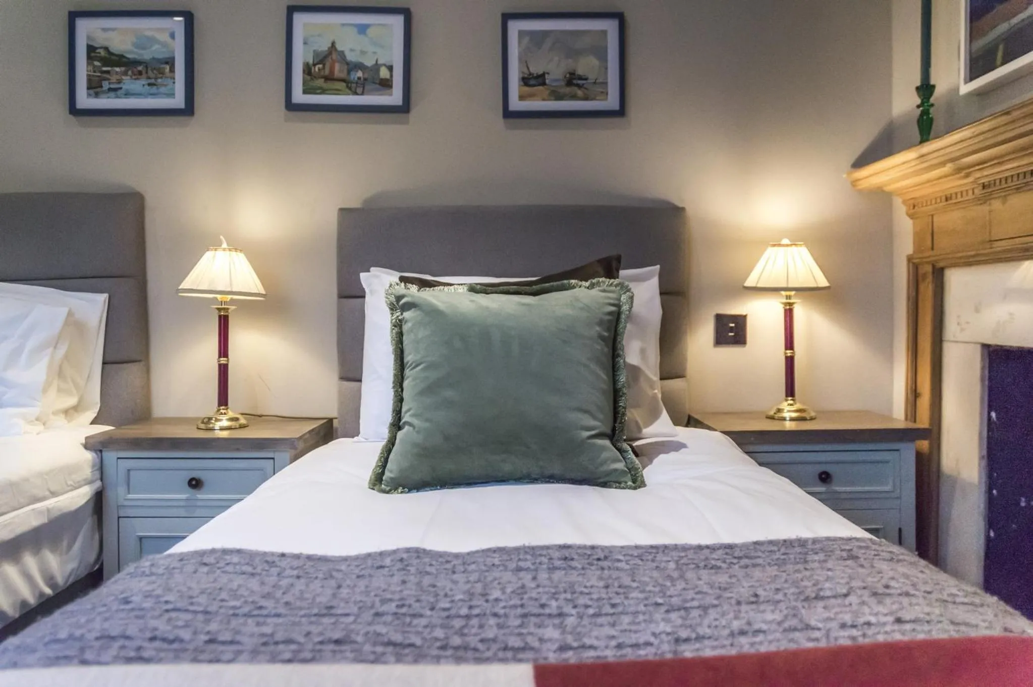 Bedroom, Bed in Top Joe's Townhouse