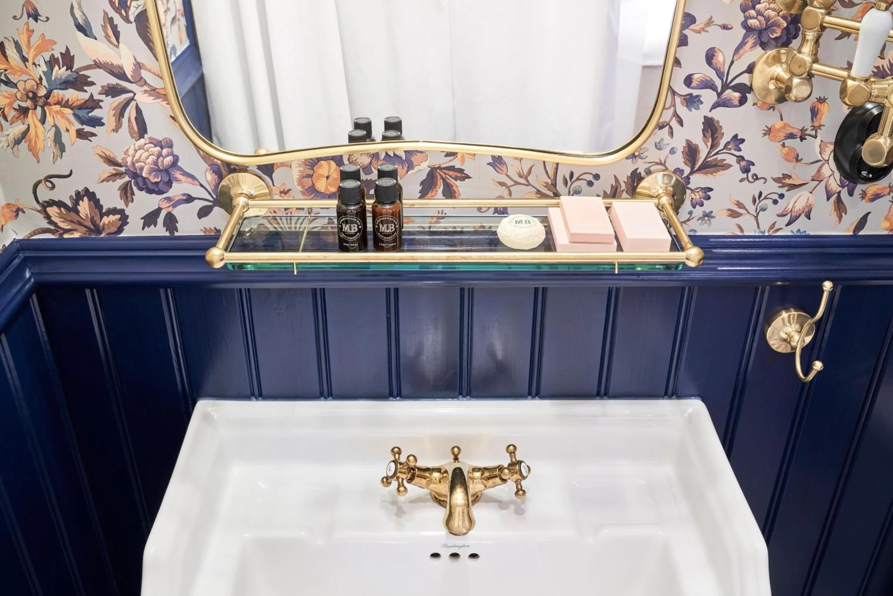 Photo of the whole room in MJ's