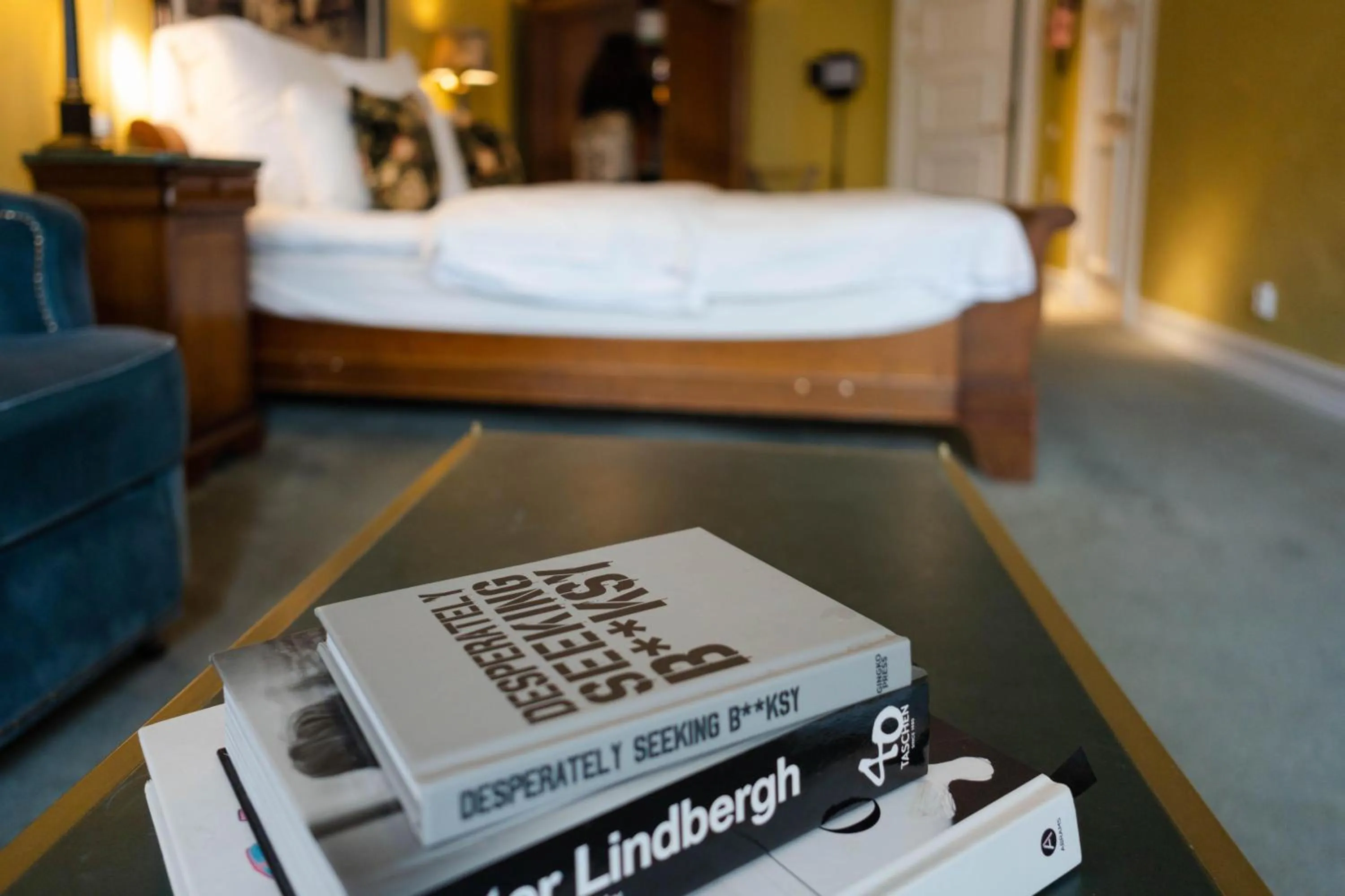 Photo of the whole room, Bed in MJ's