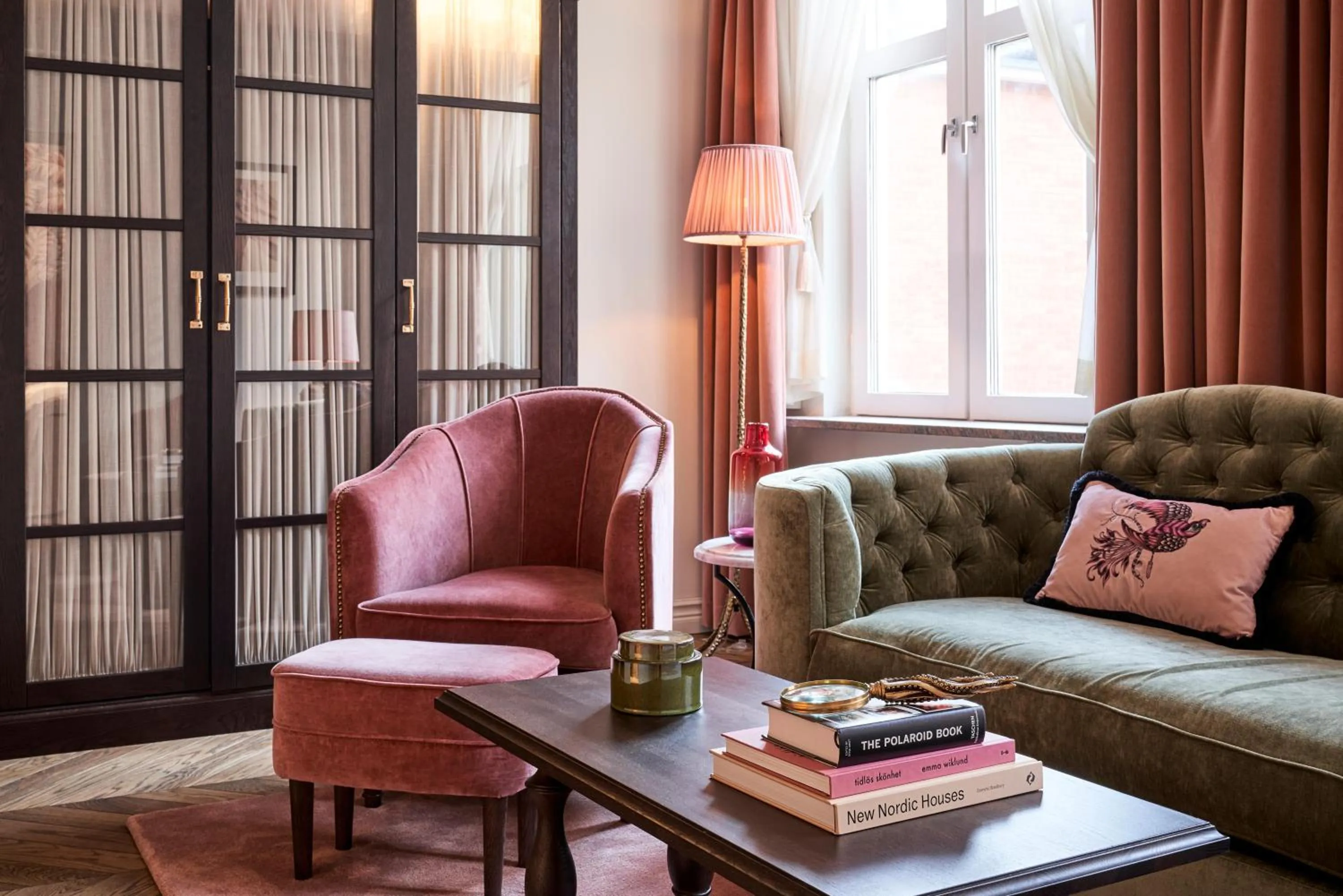 Photo of the whole room in MJ's