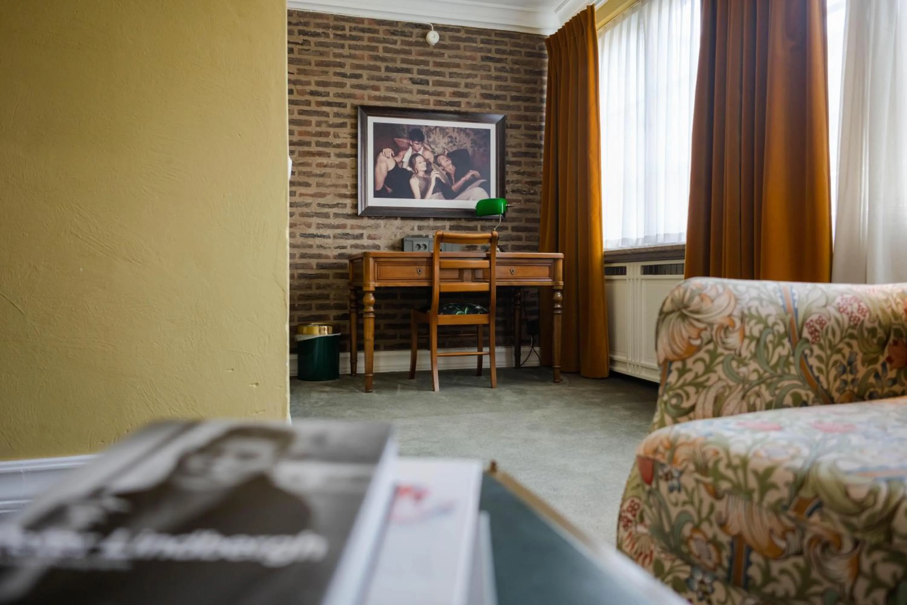 Photo of the whole room, Bed in MJ's