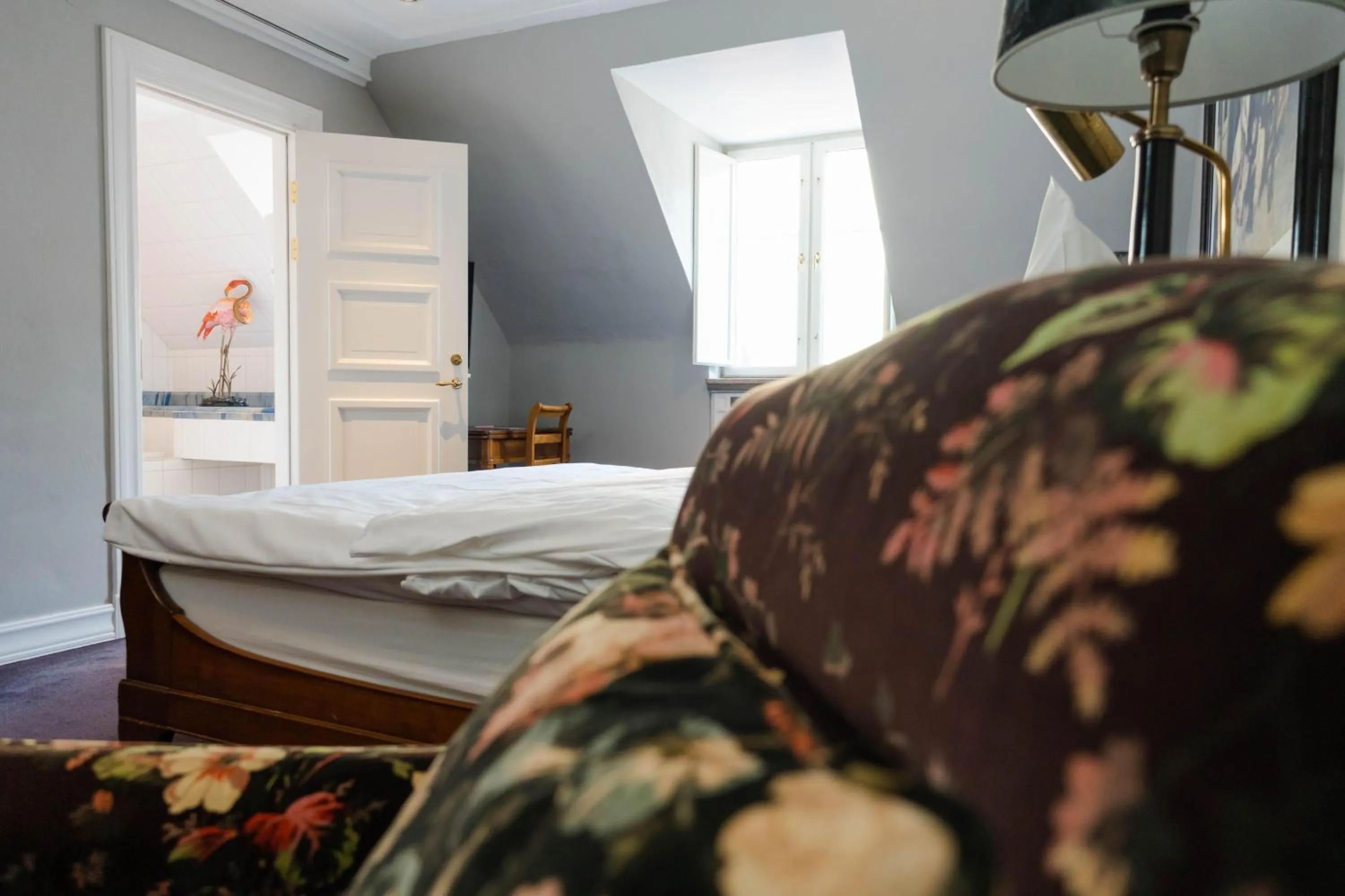 Photo of the whole room, Bed in MJ's