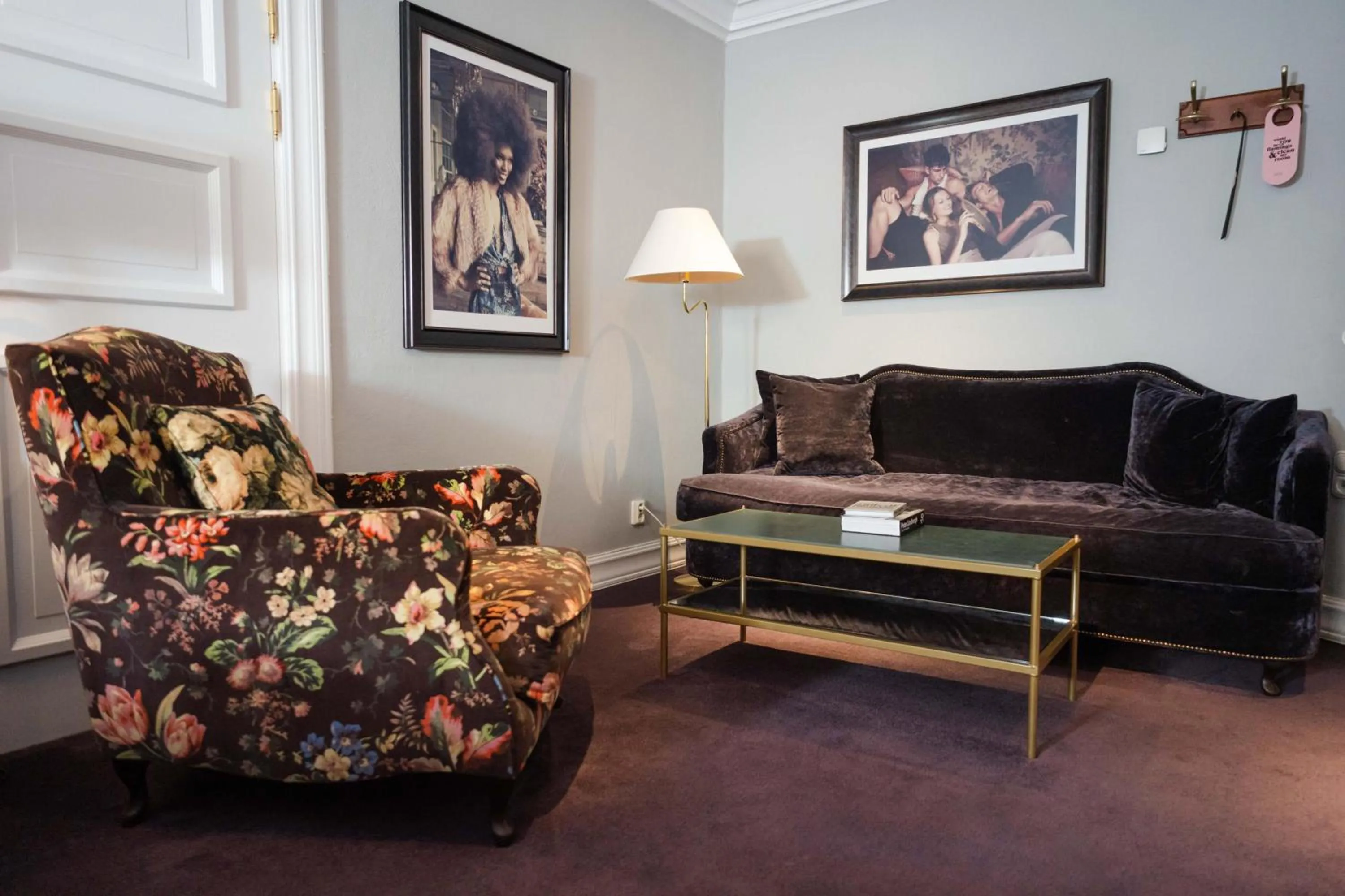 Photo of the whole room in MJ's