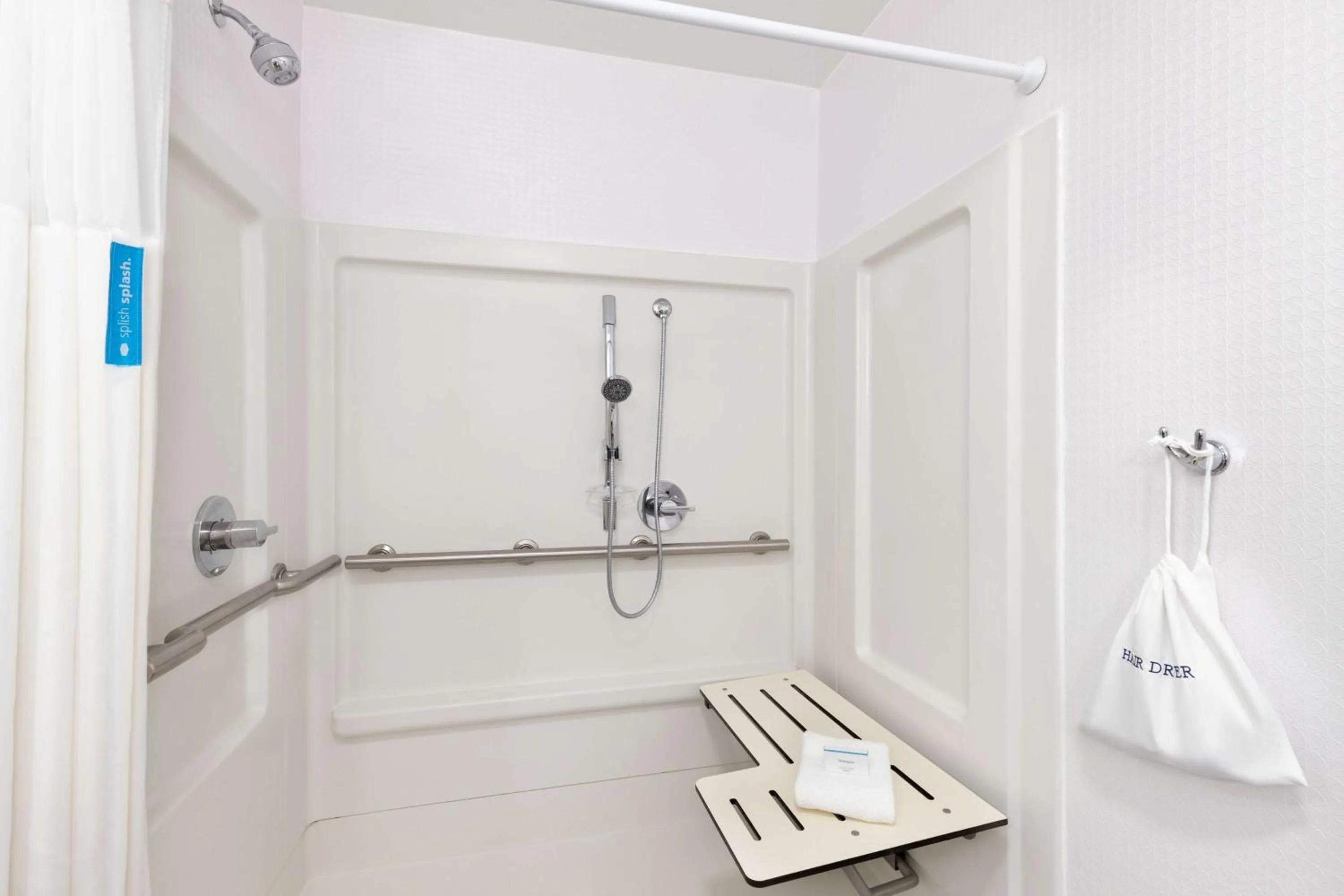 Bathroom in Hampton Inn Greenville-Simpsonville