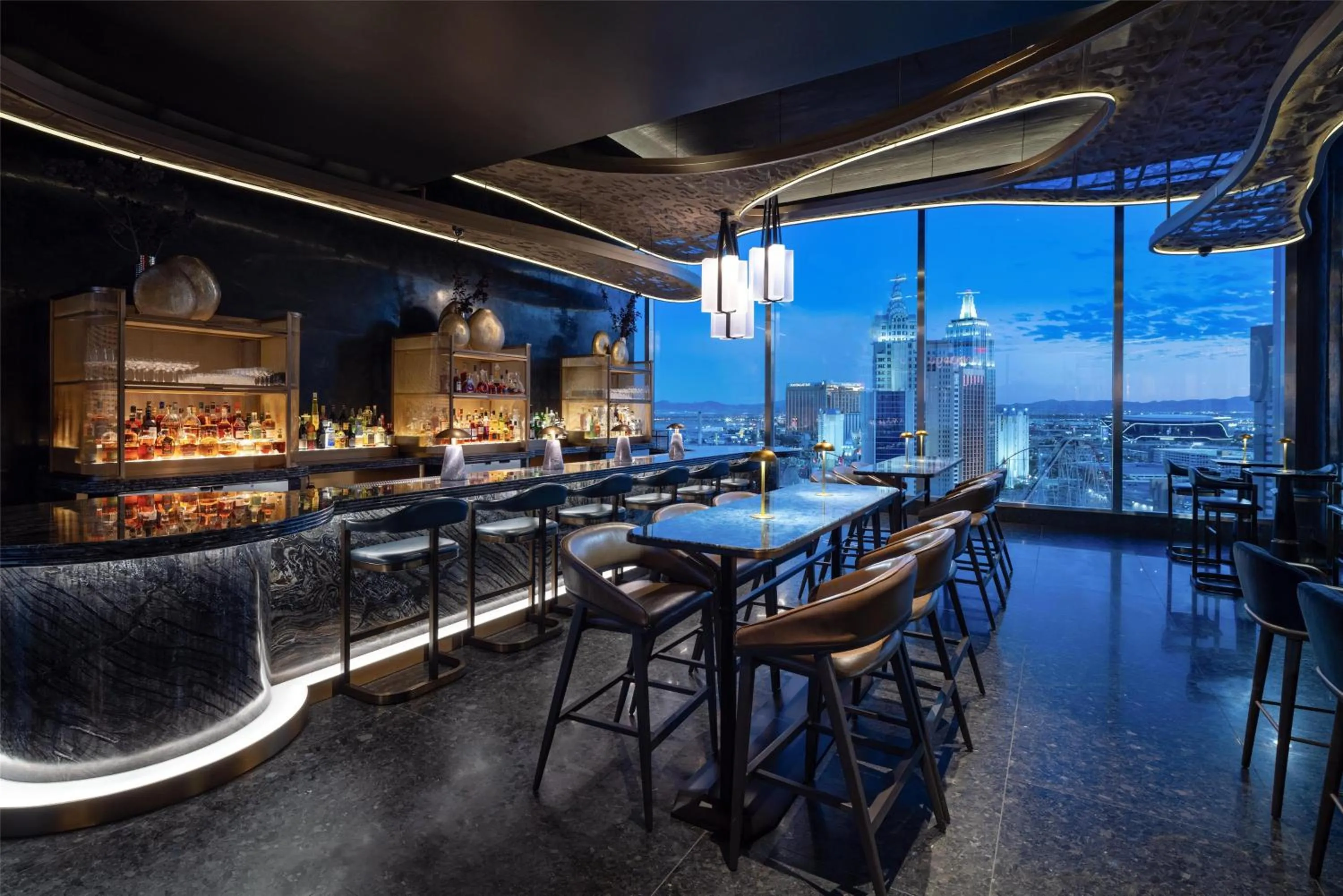 Lounge or bar in Waldorf Astoria Las Vegas