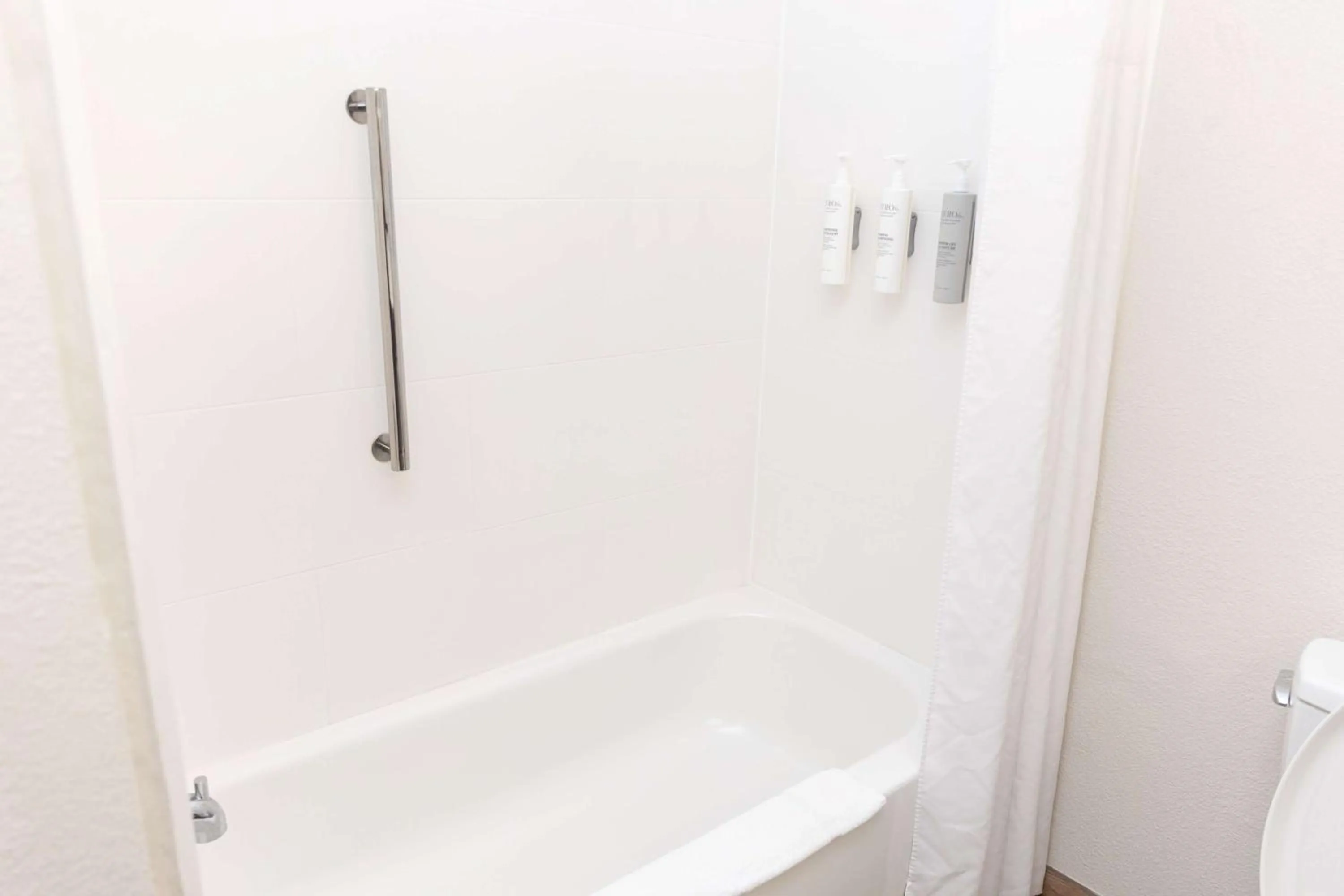 Bathroom in Hampton Inn Hammond