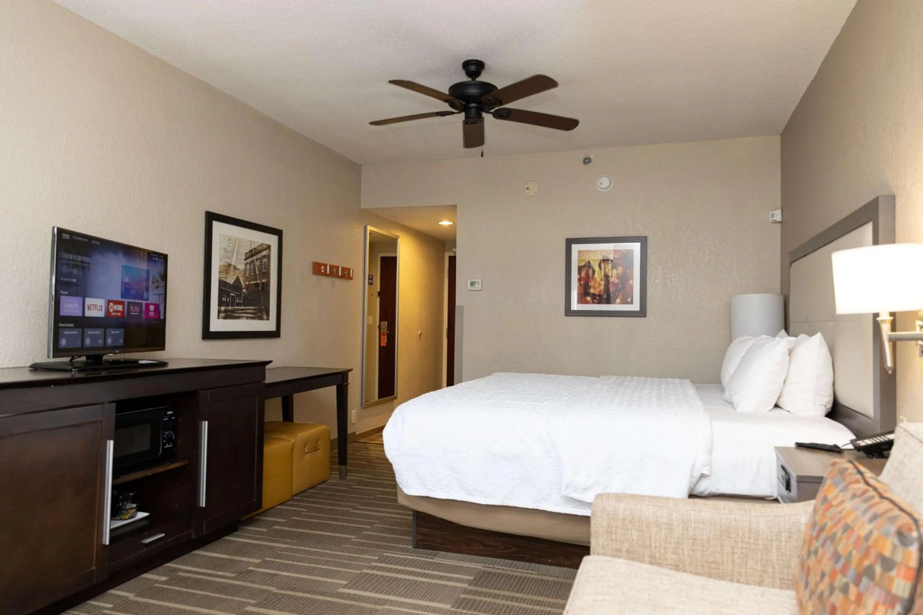 Bed in Hampton Inn Hammond