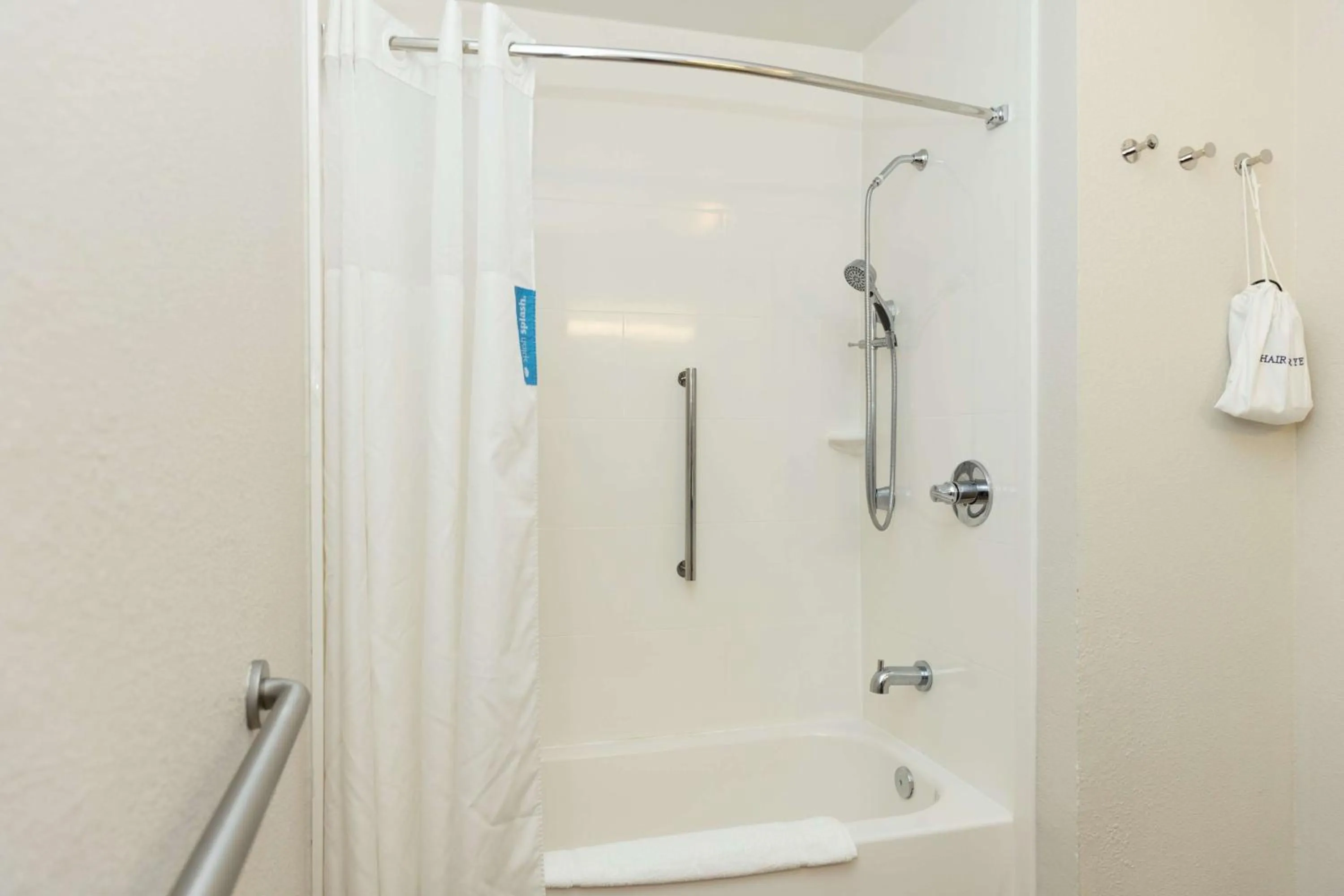 Bathroom in Hampton Inn Hammond