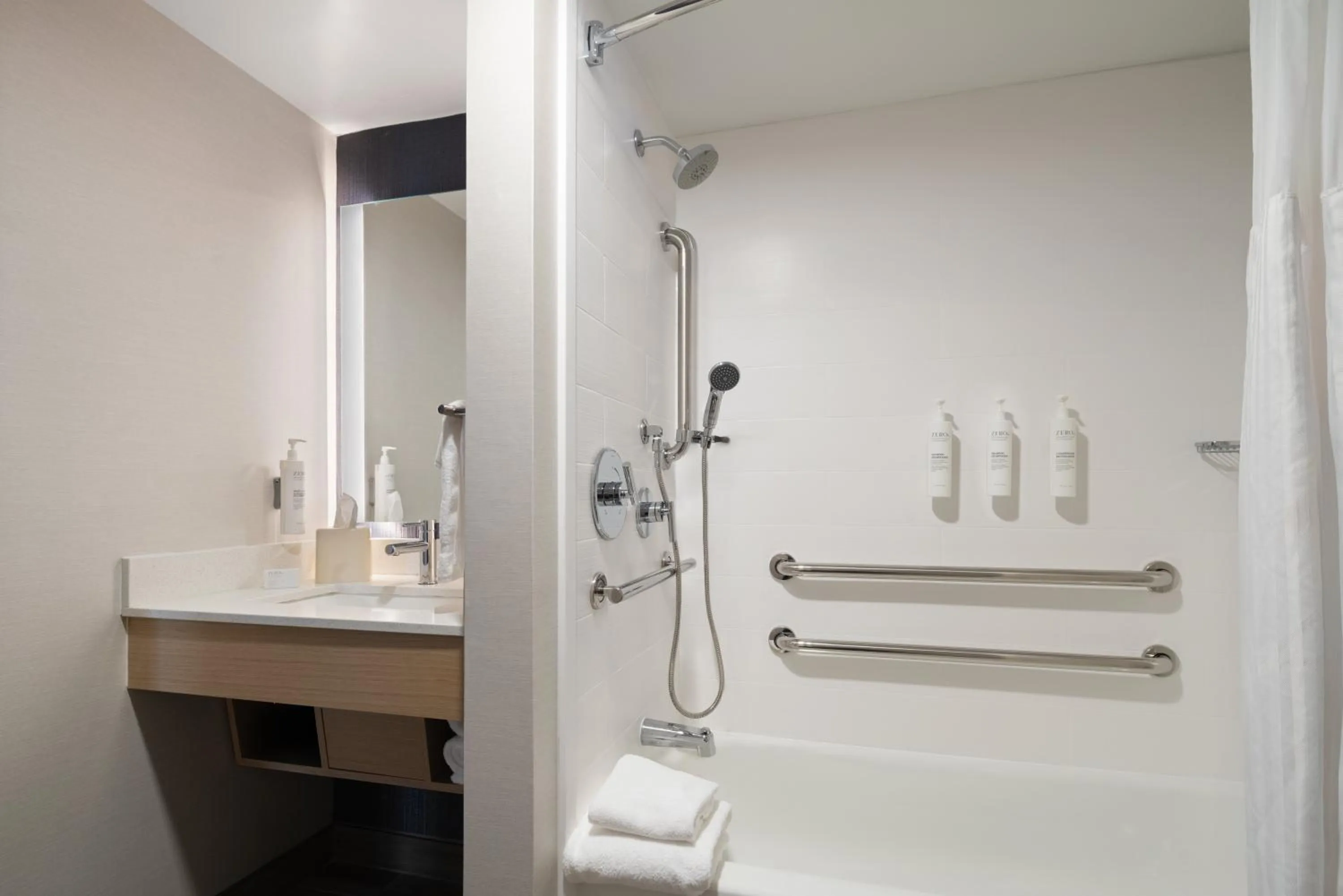 Bathroom in Hilton Garden Inn Richmond South/Southpark