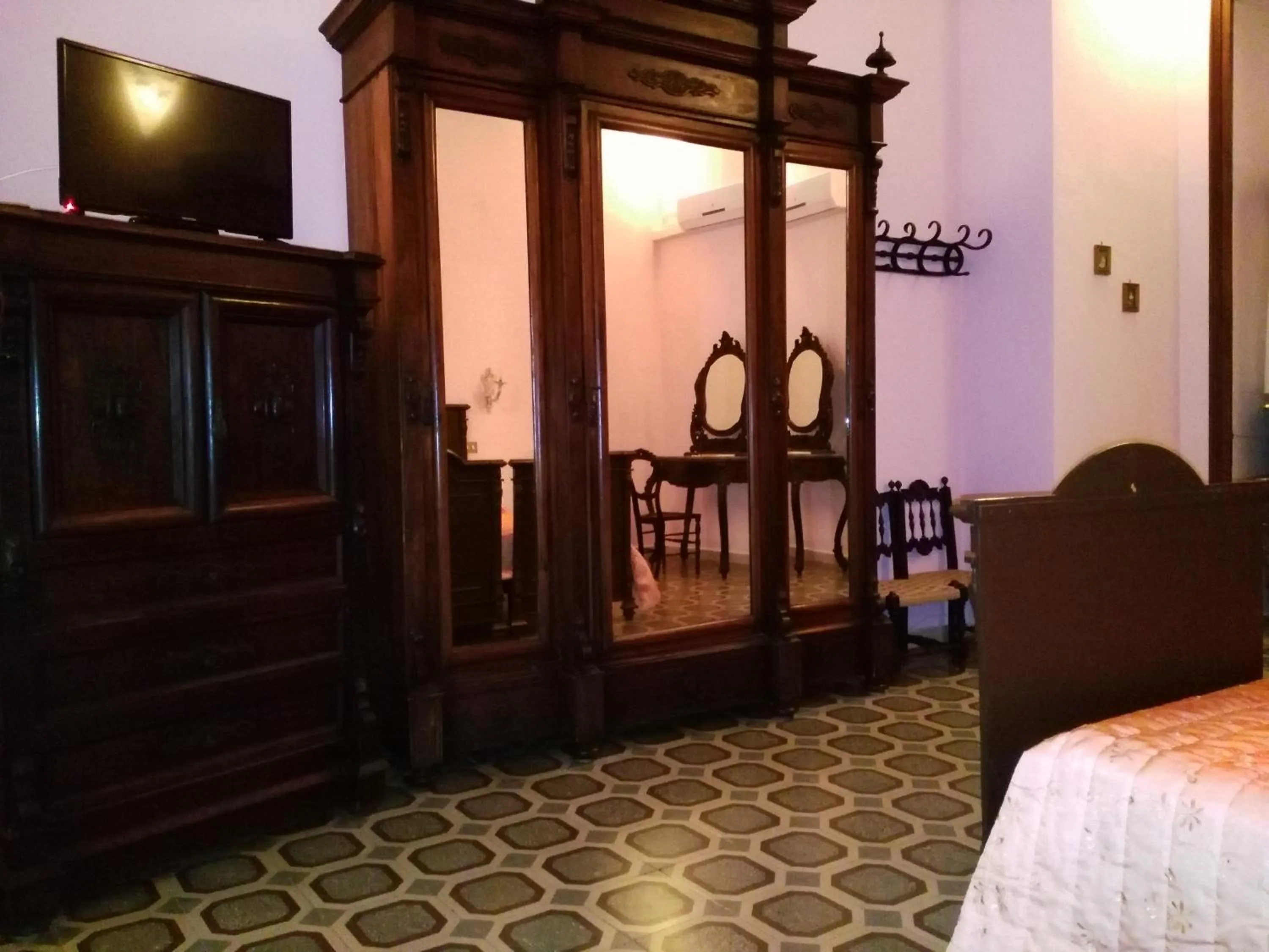 Decorative detail in Domus Cicerone