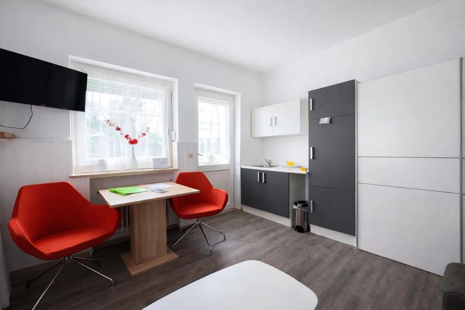 Kitchen or kitchenette in Gästehaus Kühnle