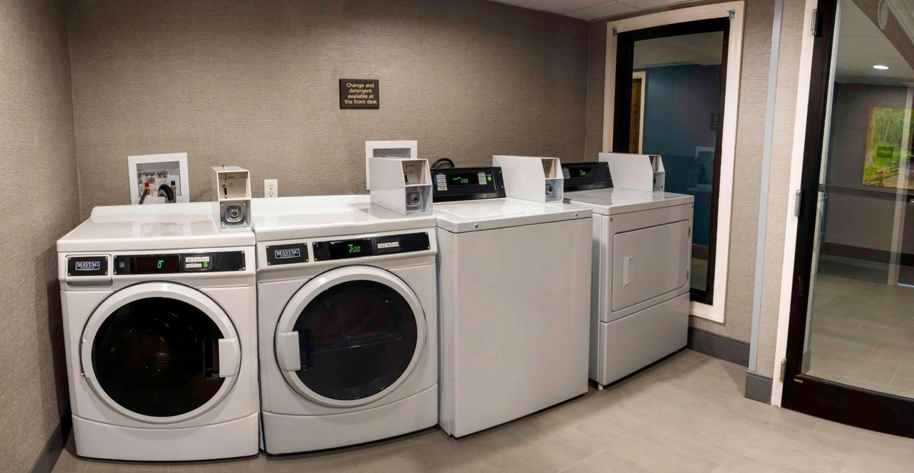 Property building in Hampton Inn Kinston