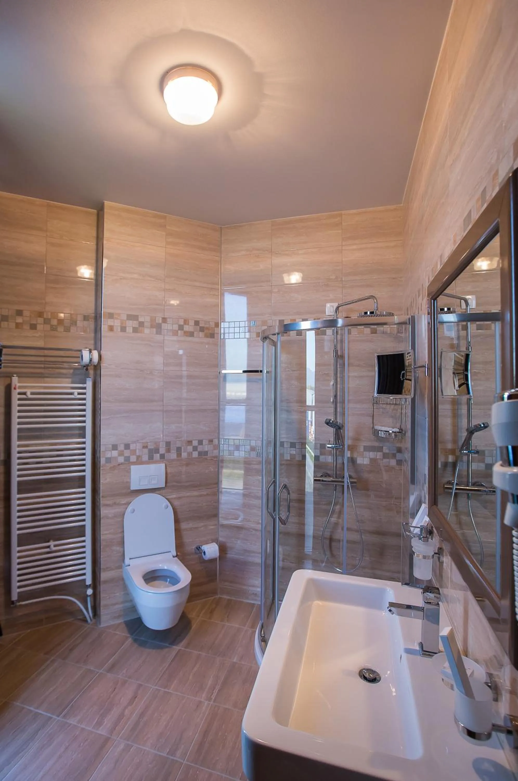 Shower in Hotel Exclusive President