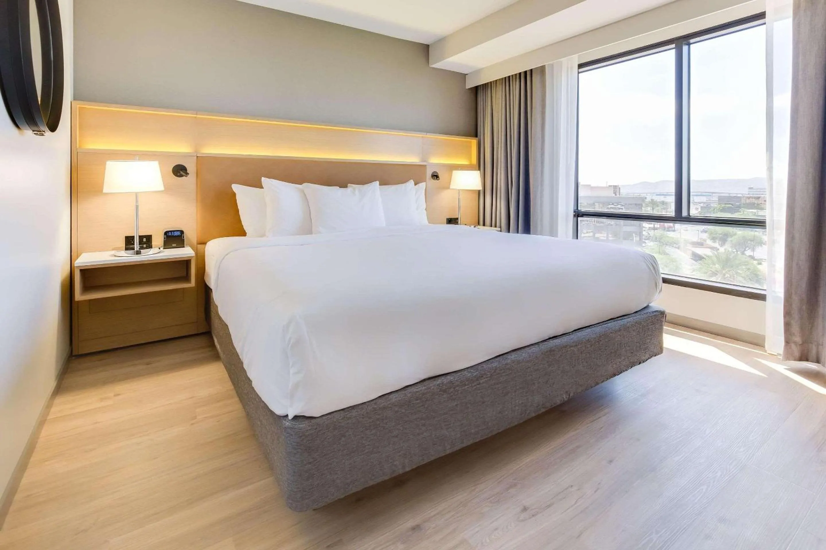 Bedroom, Bed in Radisson Hotel Nashville Airport